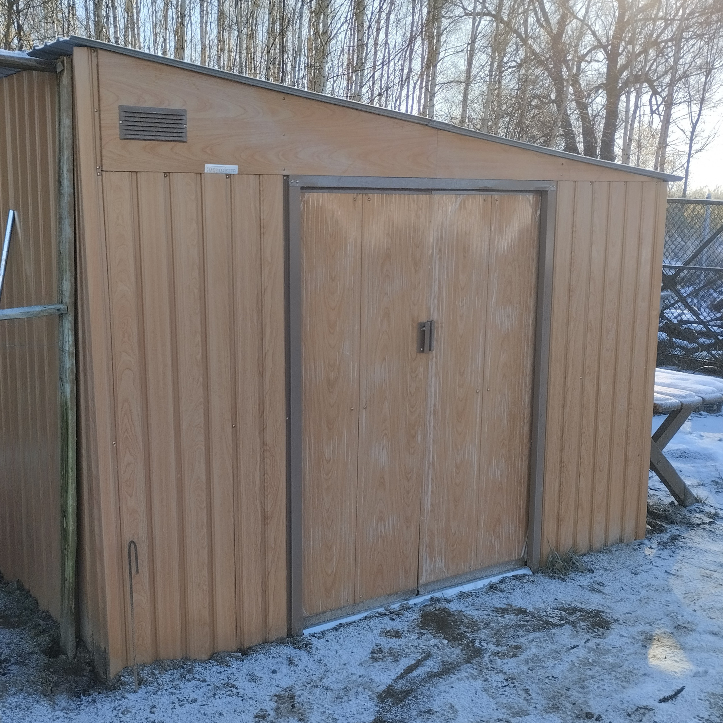 Kovový zahradní domek JASPER 279x321 cm Dub hnědý fotografie realizace 4