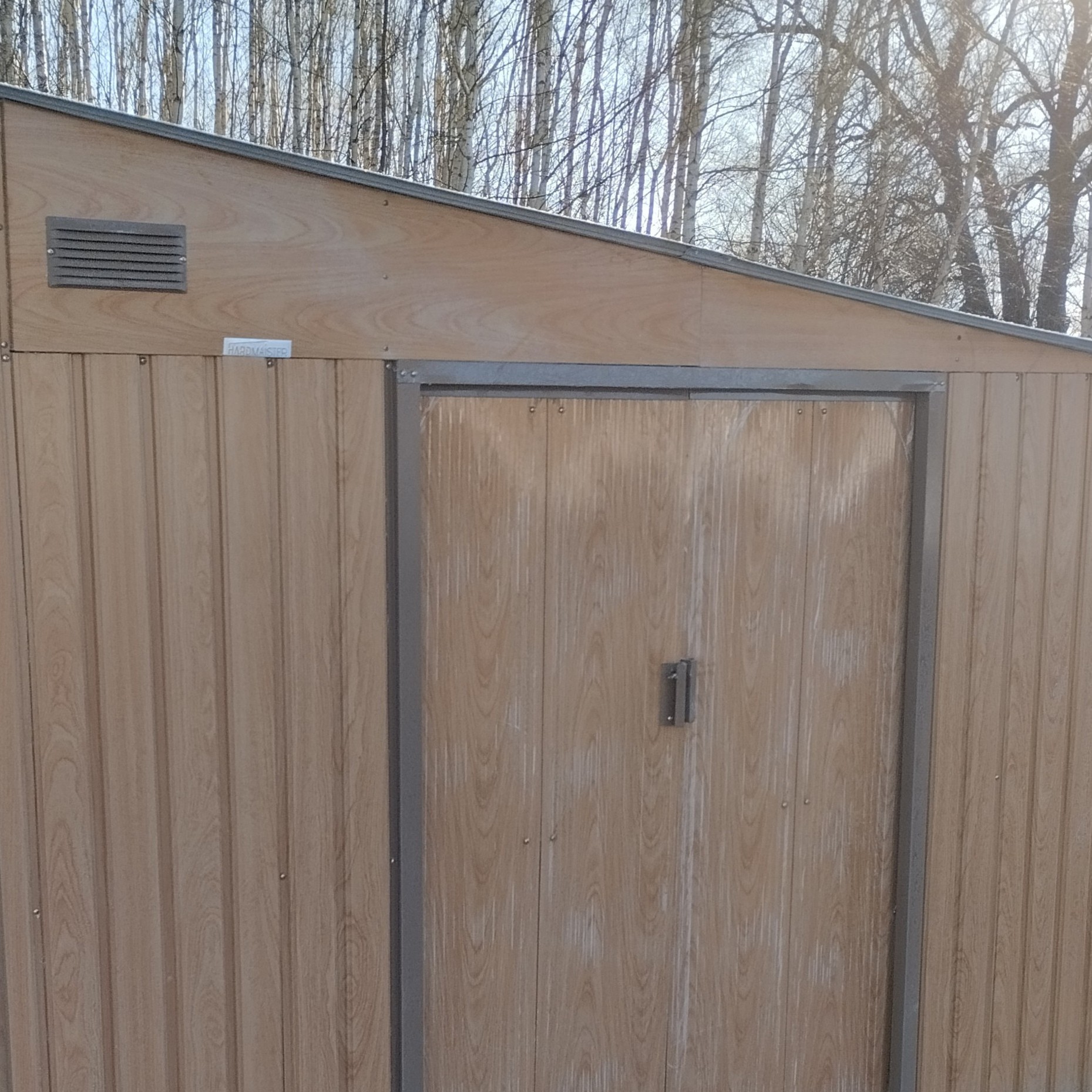 Kovový zahradní domek JASPER 279x321 cm Dub hnědý fotografie realizace 1