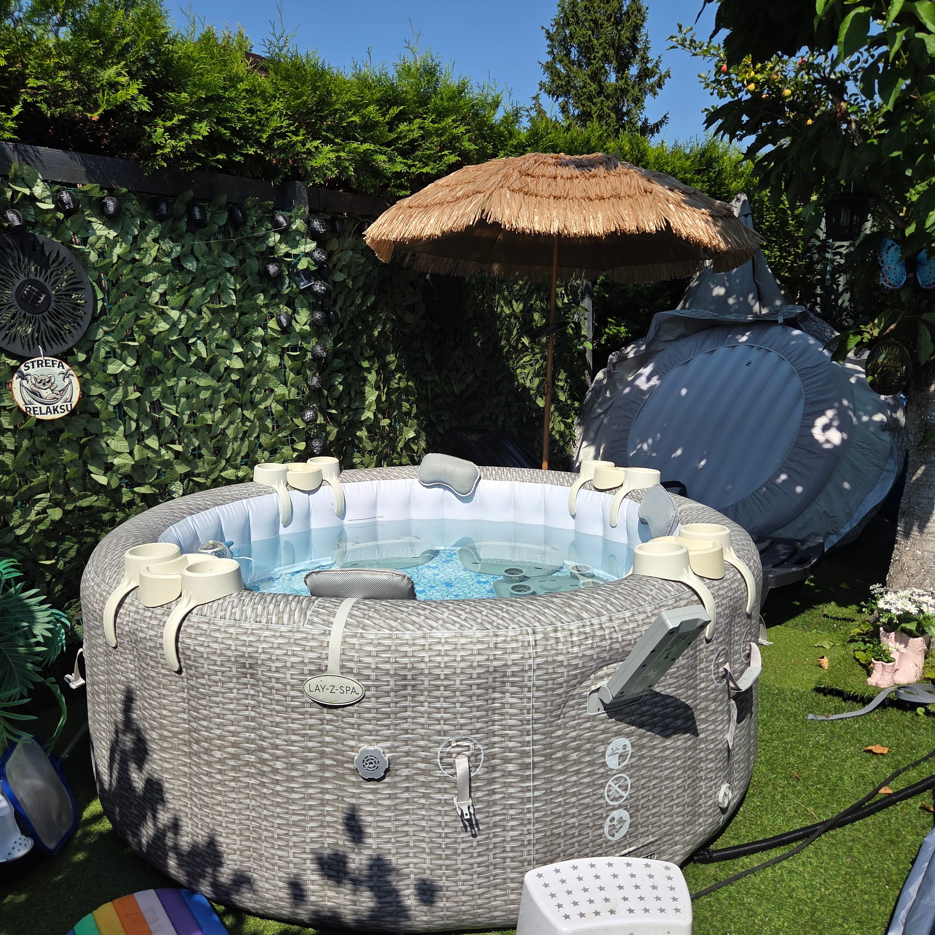 Držák nápojů a podnos Bestway Lay-Z-Spa 60306 fotografie realizace 1