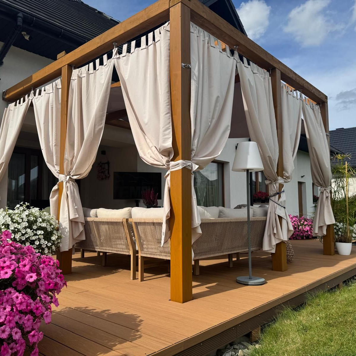Dřevěná rohová sestava Furrore Marigold Dining fotografie realizace 6
