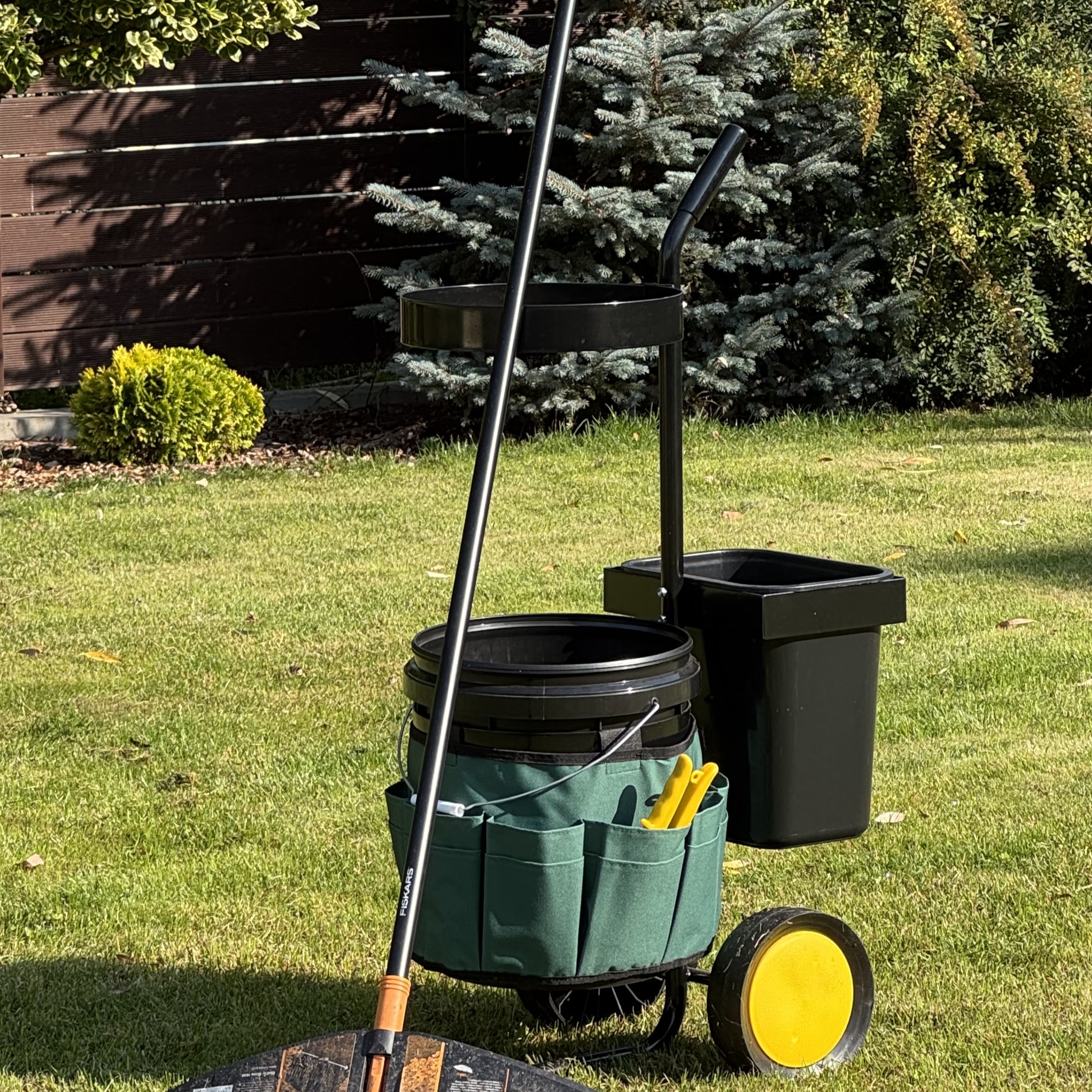 Zahradní vozík na nářadí Cultivo s kbelíky fotografie realizace 2