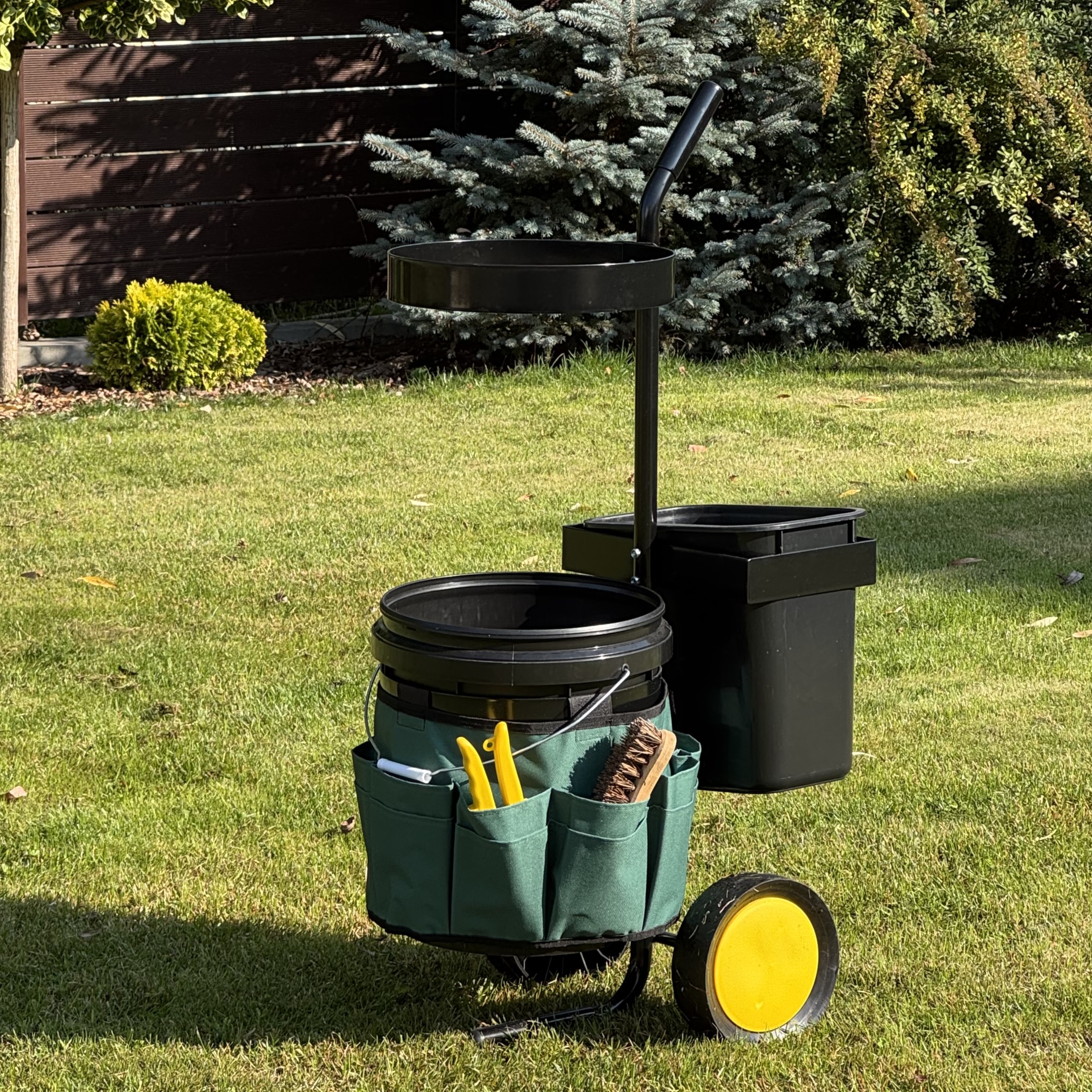 Zahradní vozík na nářadí Cultivo s kbelíky fotografie realizace 3