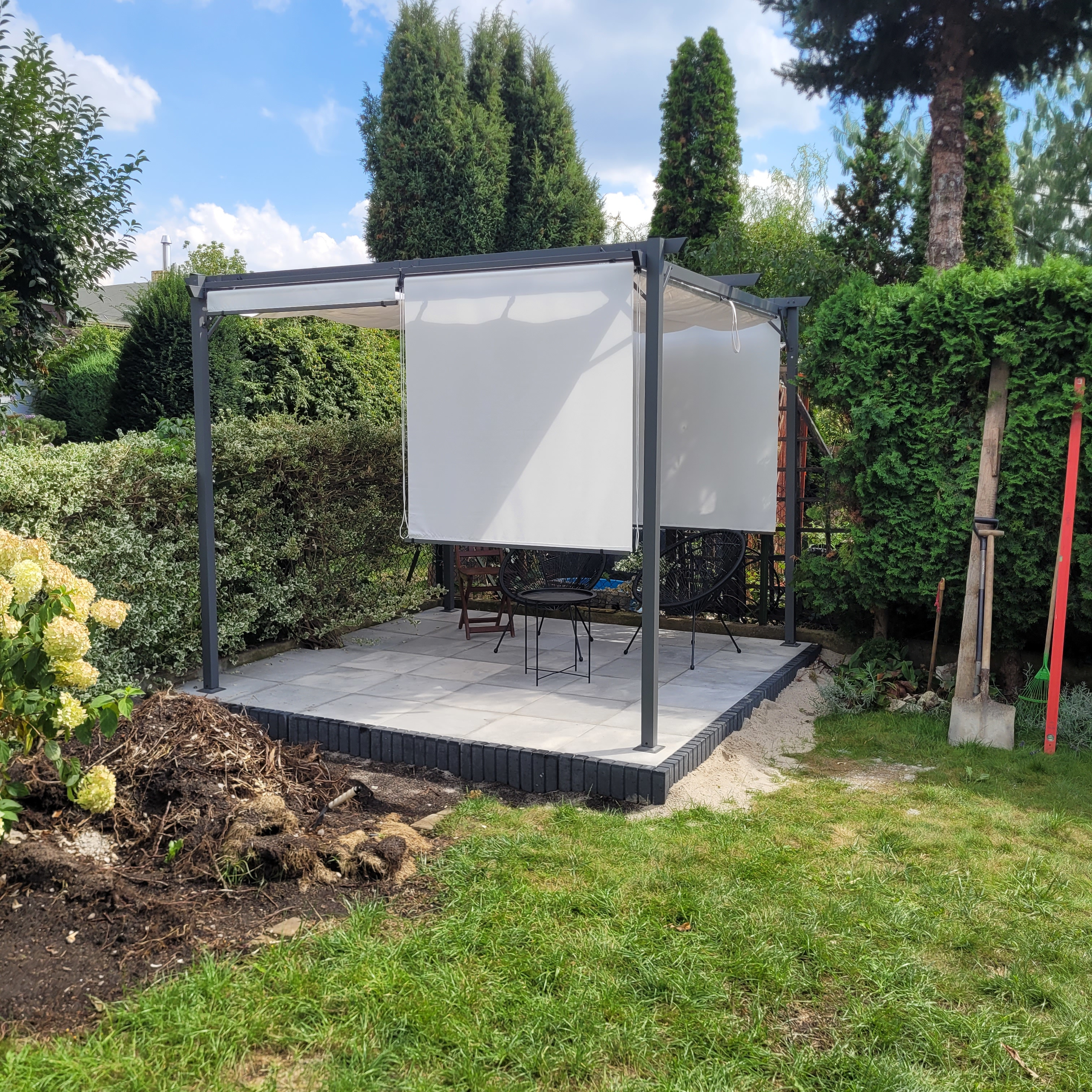 Kovová pergola Hardmaister SPRINT PLUS 3x3 m s roletami fotografie realizace 2