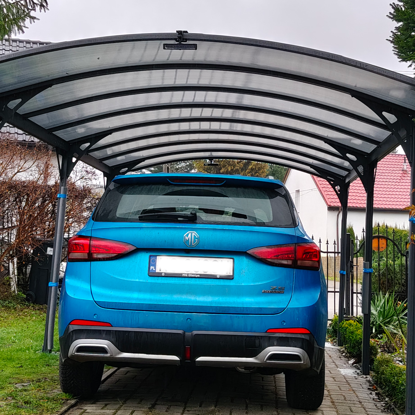 Hliníkový přístřešek na auto Nevada 5,8x3 m šedý fotografie realizace 1