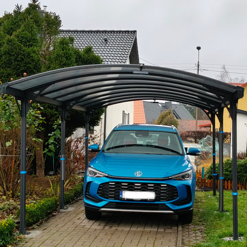 Hliníkový přístřešek na auto Nevada 5,8x3 m šedý fotografie realizace 2