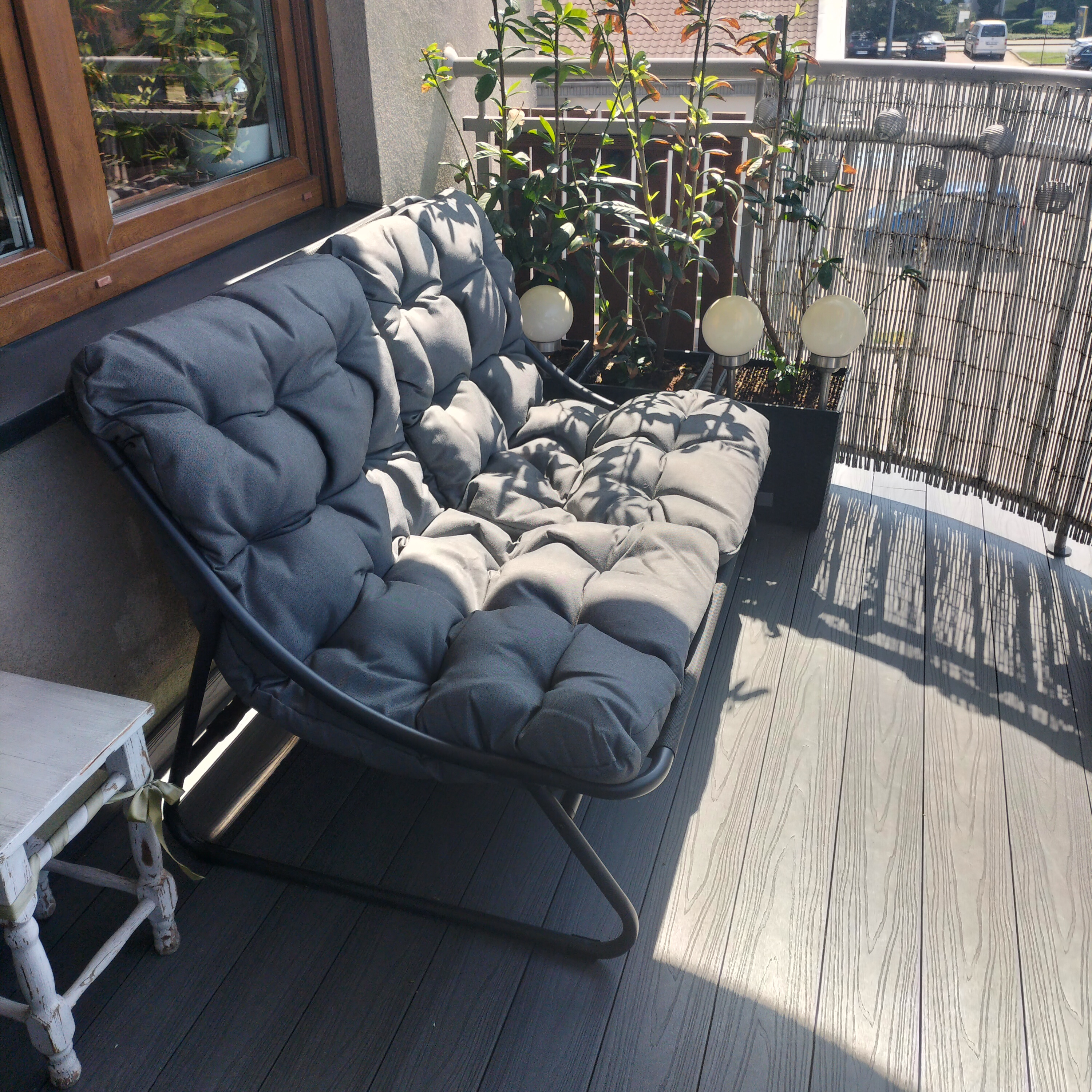 Kovová zahradní sestava Bjørkka VISTA CAFFE Dark Grey fotografie realizace 1