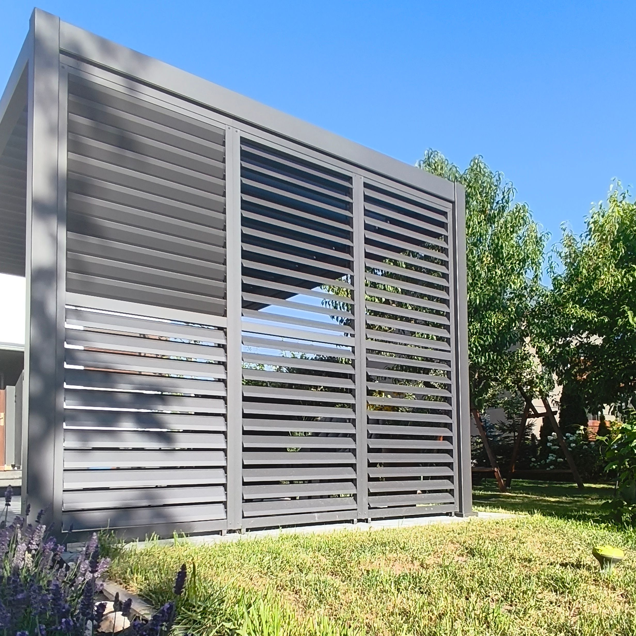 Žaluziový panel Gutroof Premium 3 m, antracit fotografie realizace 3