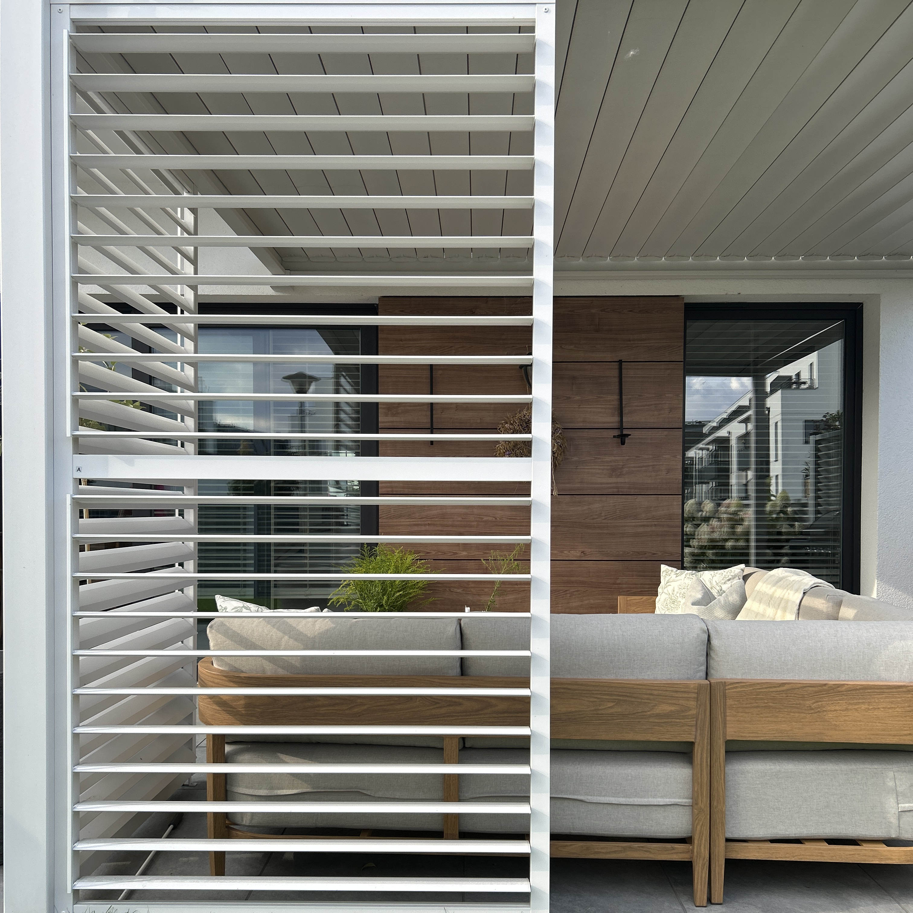 Žaluziový panel Gutroof Premium 4 m, bílý fotografie realizace 2