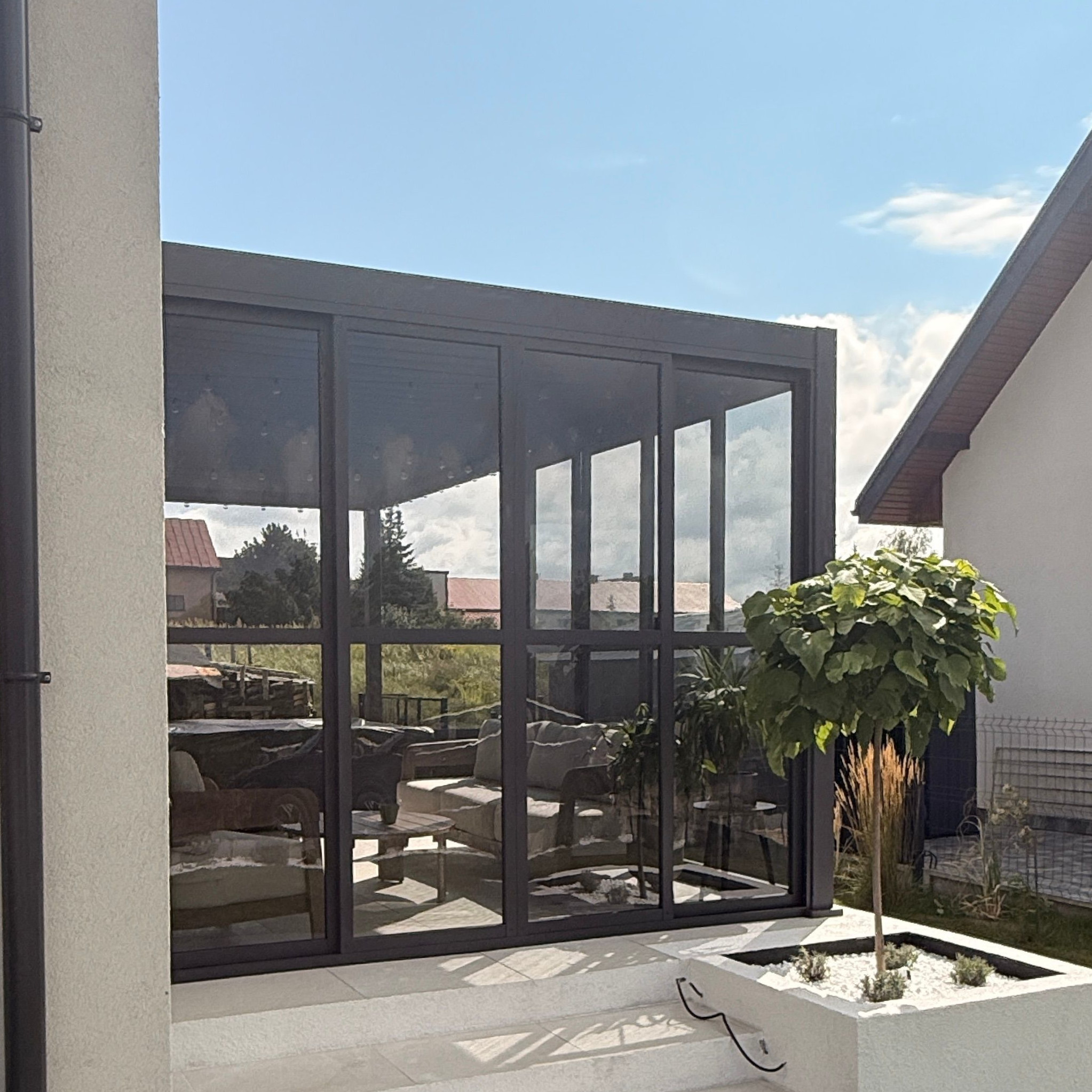 Posuvné polykarbonátové dveře Gutroof Premium 3 m, antracit fotografie realizace 6