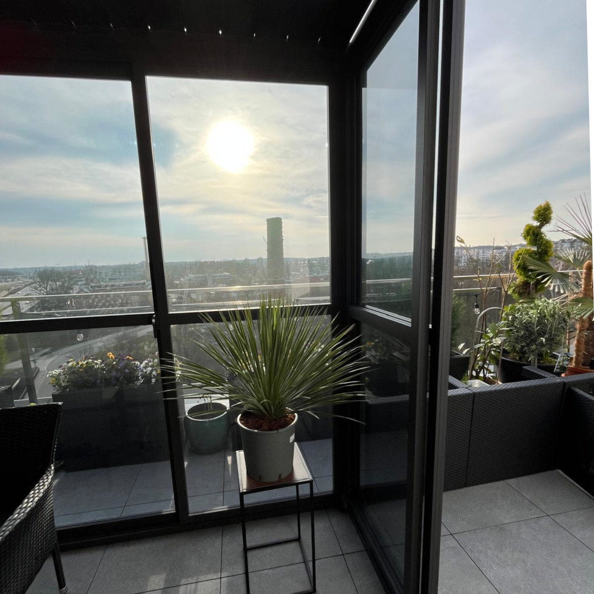 Posuvné dveře Gutroof Premium 4m antracit fotografie realizace 2
