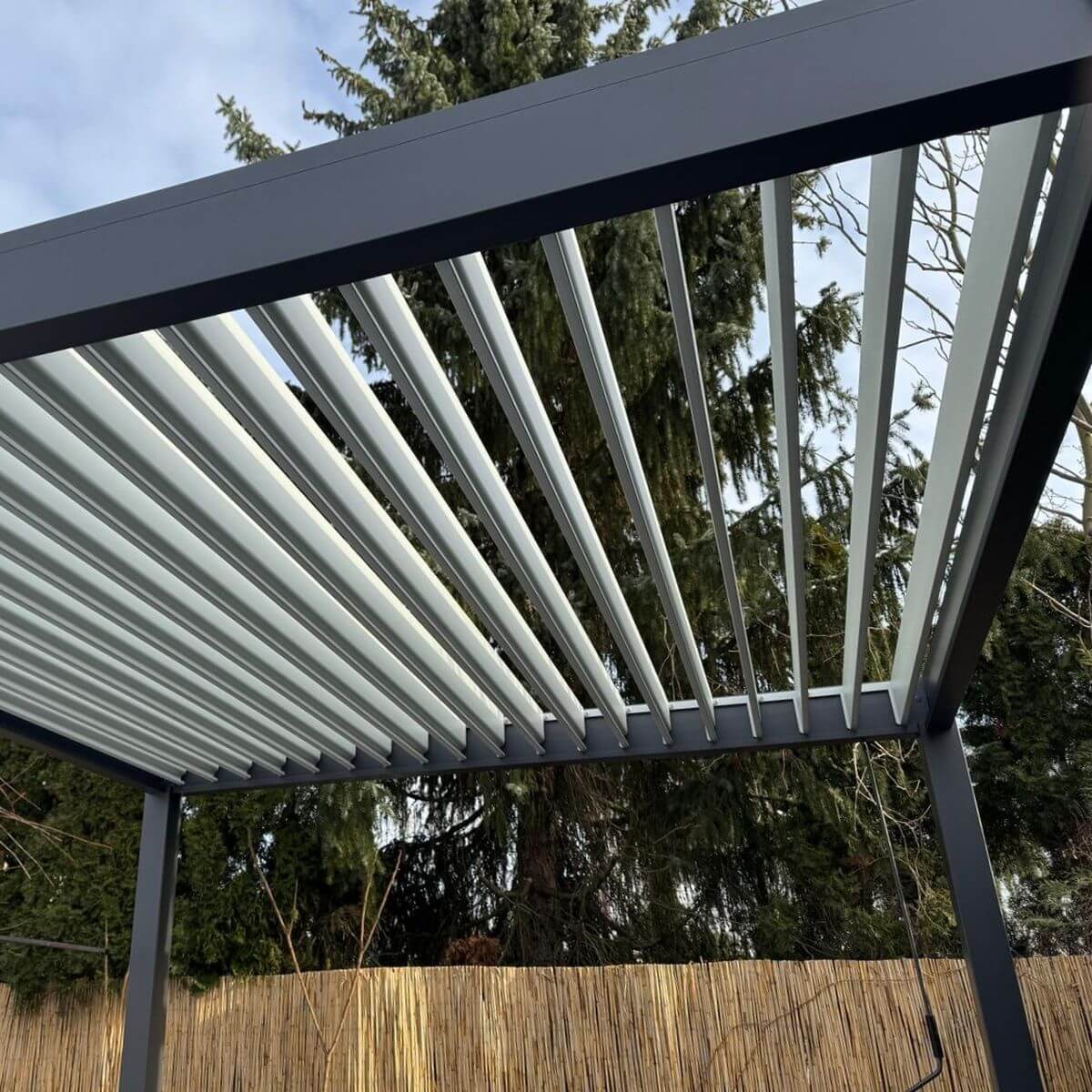 Hliníková pergola Gutroof ELEGANCE 3x3 m antracit fotografie realizace 1