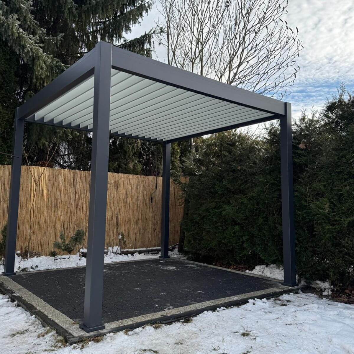Hliníková pergola Gutroof ELEGANCE 3x3 m antracit fotografie realizace 2