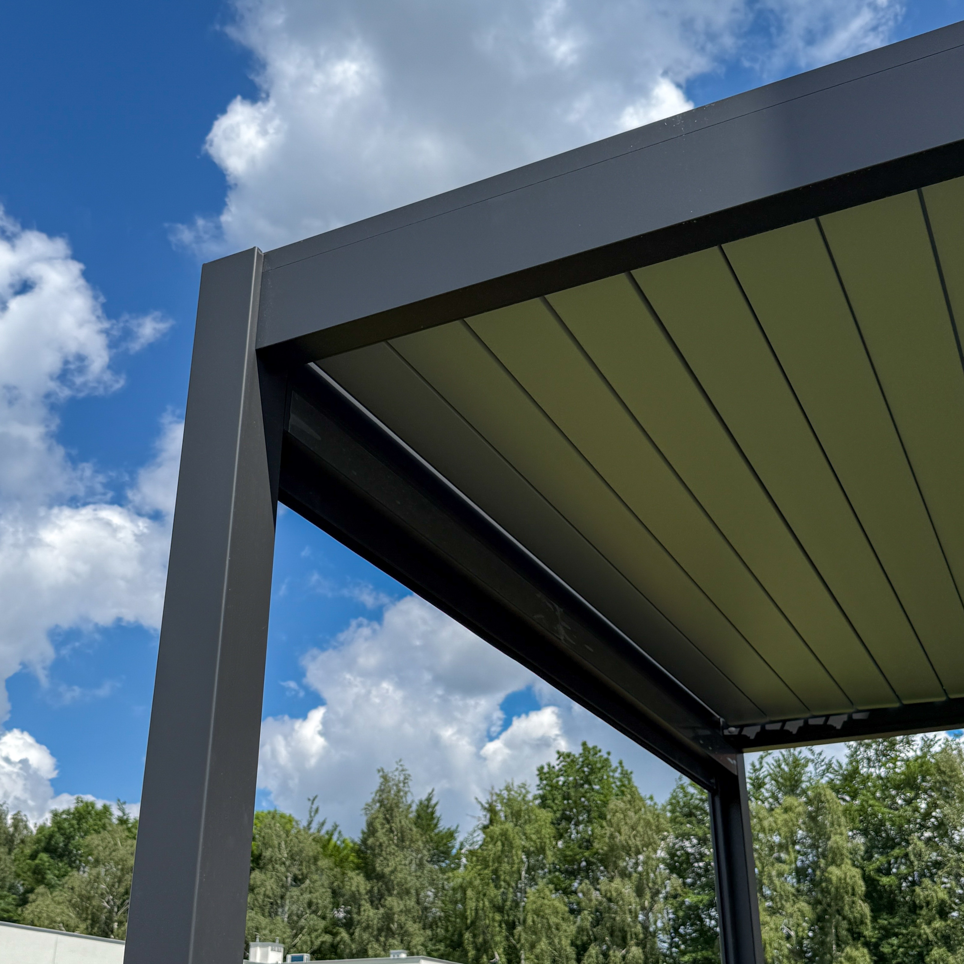 Hliníková pergola Gutroof ELEGANCE 3x3 m antracit fotografie realizace 4