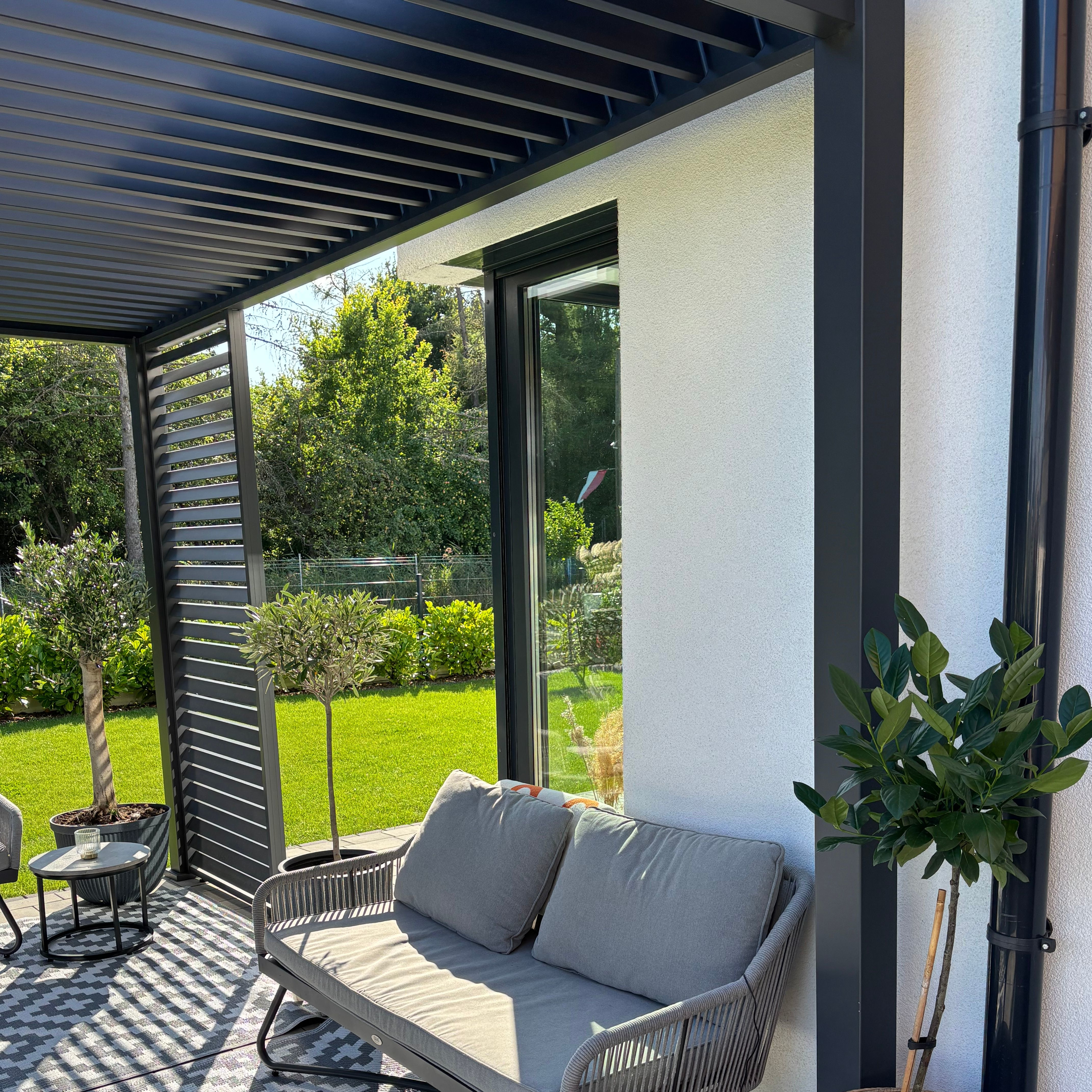 Hliníková pergola Gutroof ELEGANCE 3x4 m antracit fotografie realizace 4