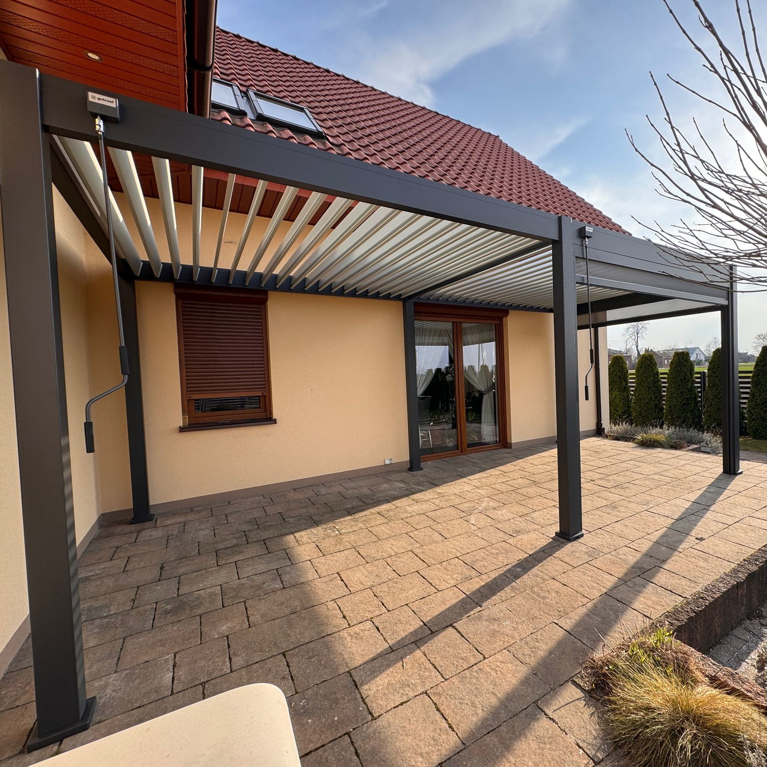 Hliníková bioklimatická pergola Gutroof ELEGANCE 3x6 m fotografie realizace 8