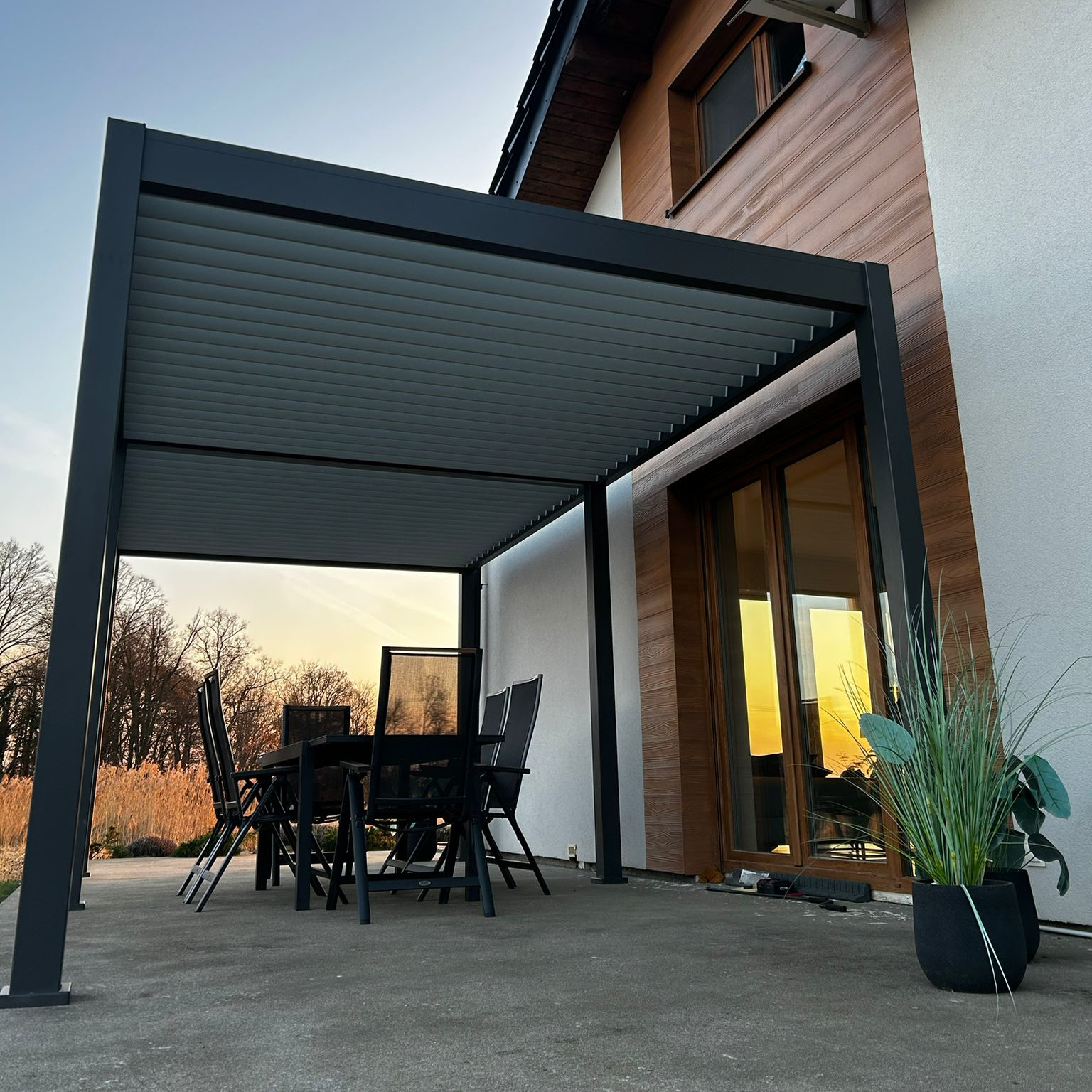 Hliníková bioklimatická pergola Gutroof ELEGANCE 3x6 m fotografie realizace 2