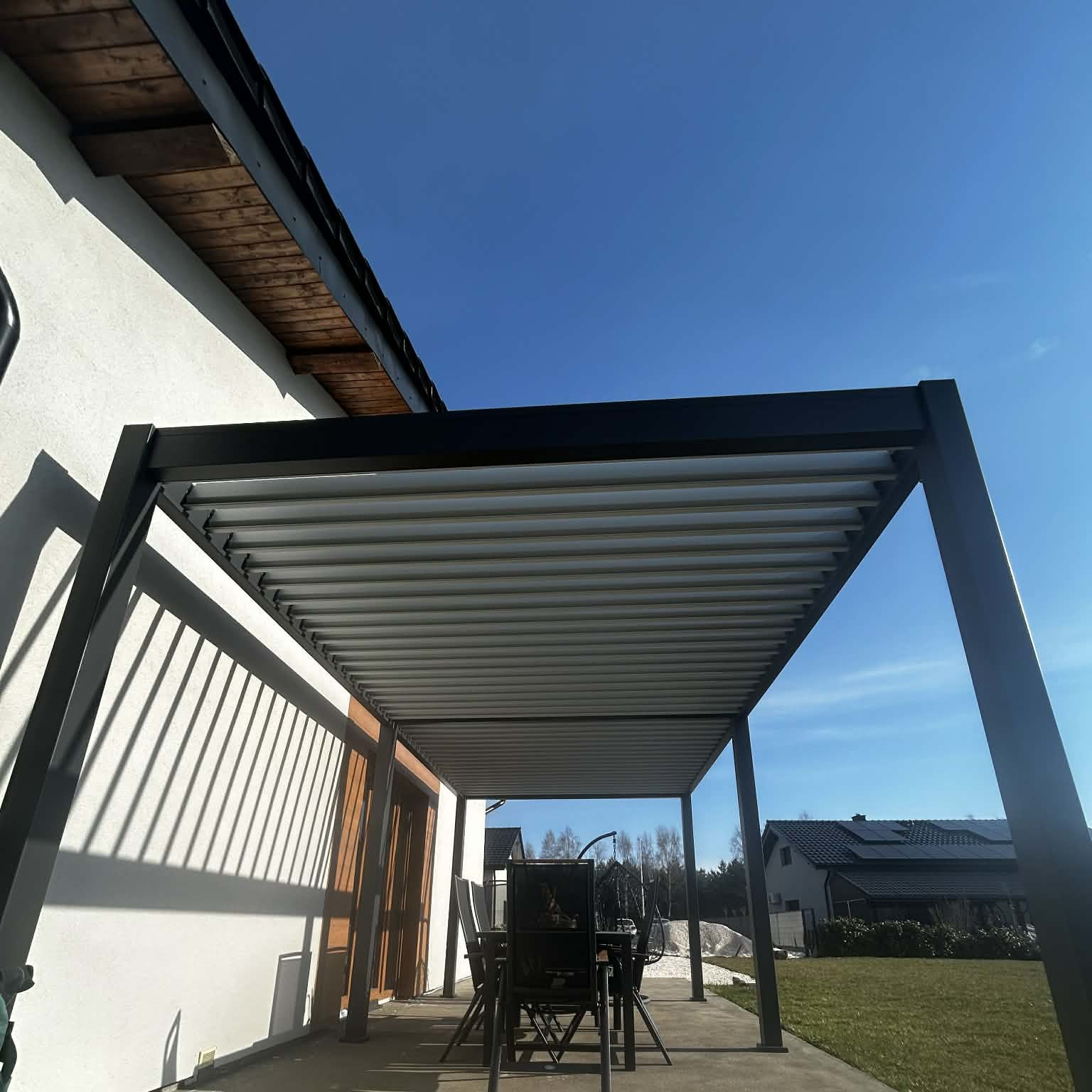 Hliníková bioklimatická pergola Gutroof ELEGANCE 3x6 m fotografie realizace 4