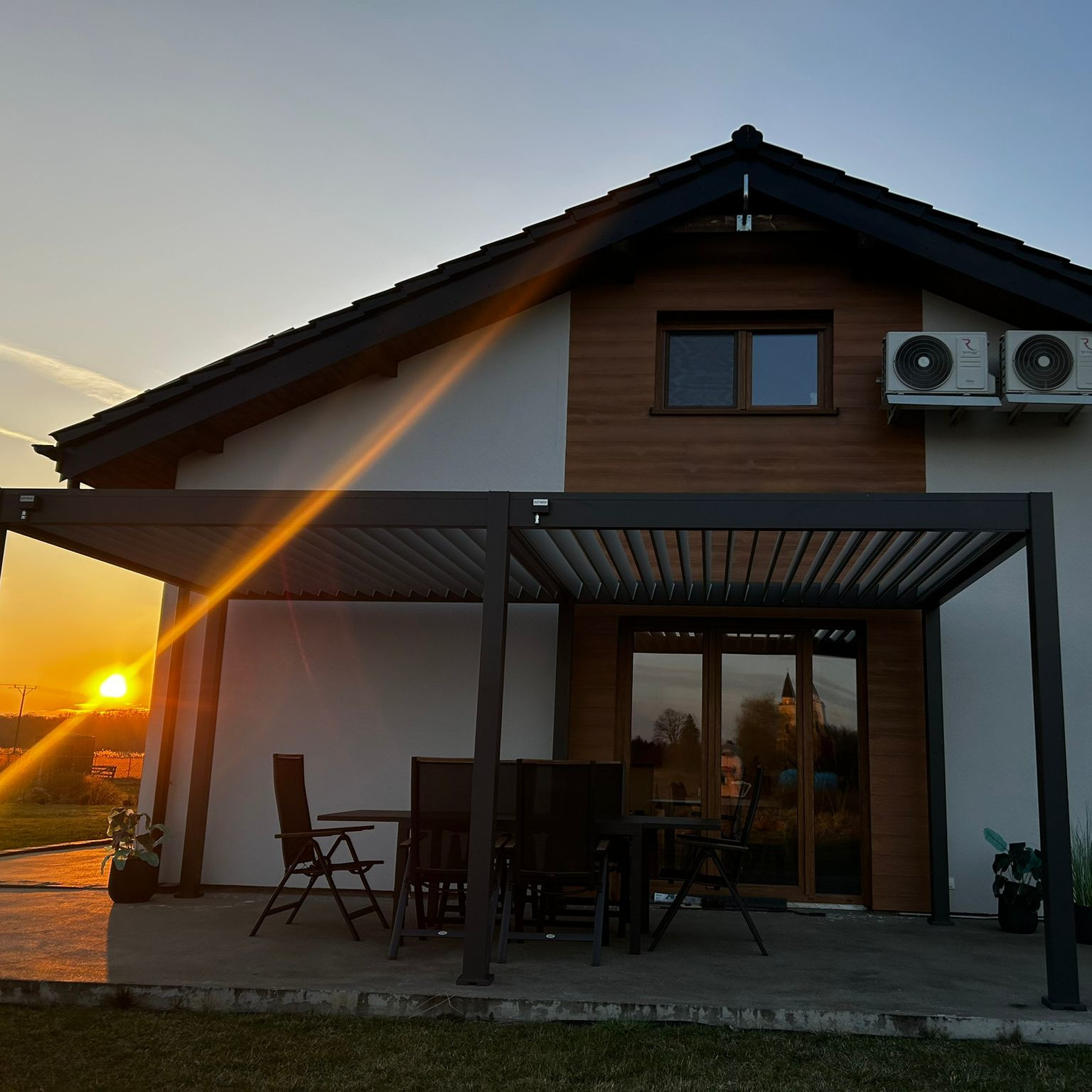 Hliníková bioklimatická pergola Gutroof ELEGANCE 3x6 m fotografie realizace 6