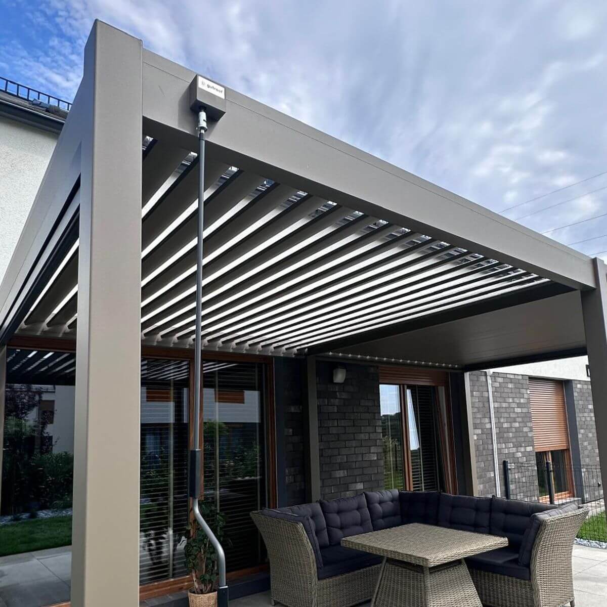 Hliníková pergola Gutroof ELEGANCE 3x6 m Taupe fotografie realizace 1