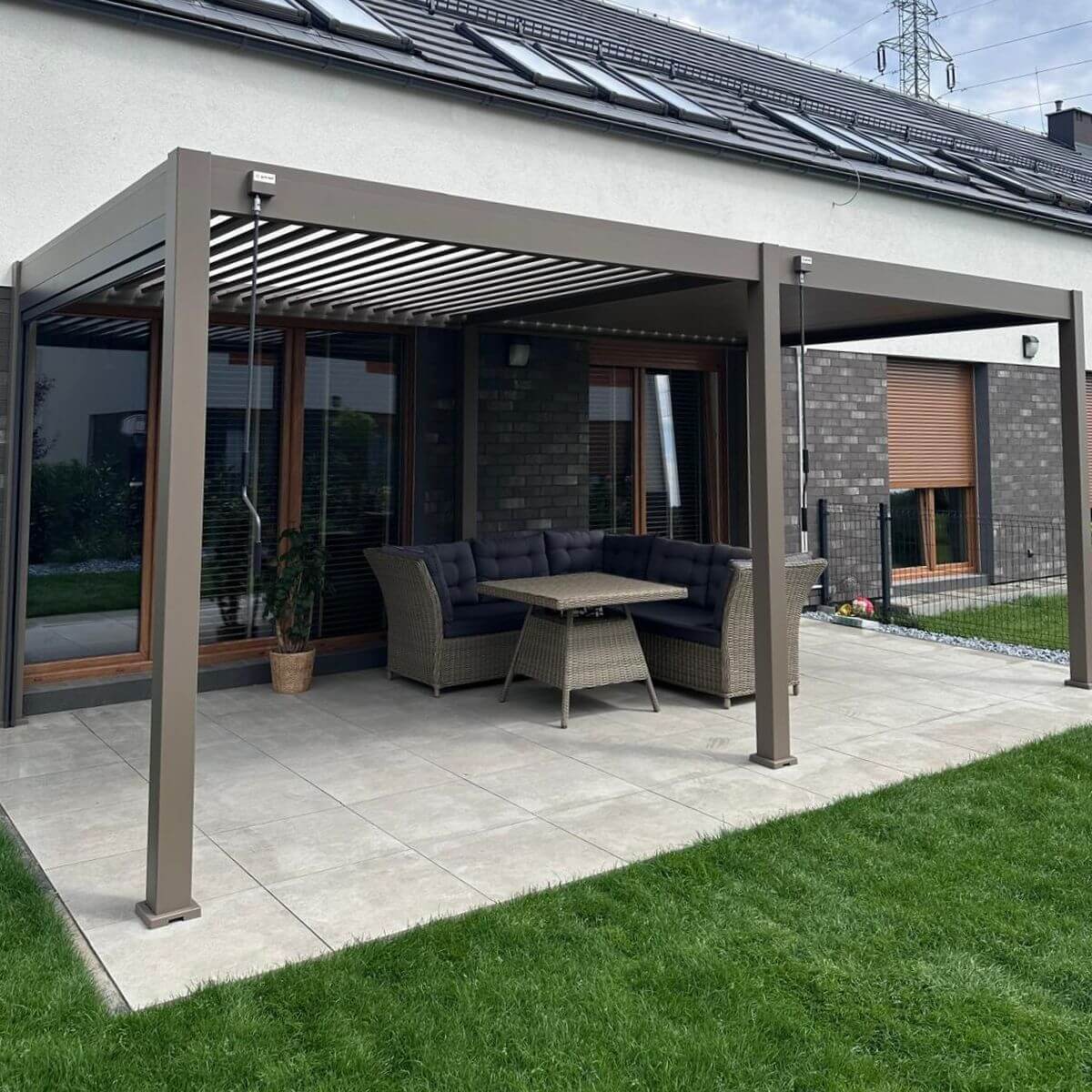 Hliníková pergola Gutroof ELEGANCE 3x6 m Taupe fotografie realizace 3