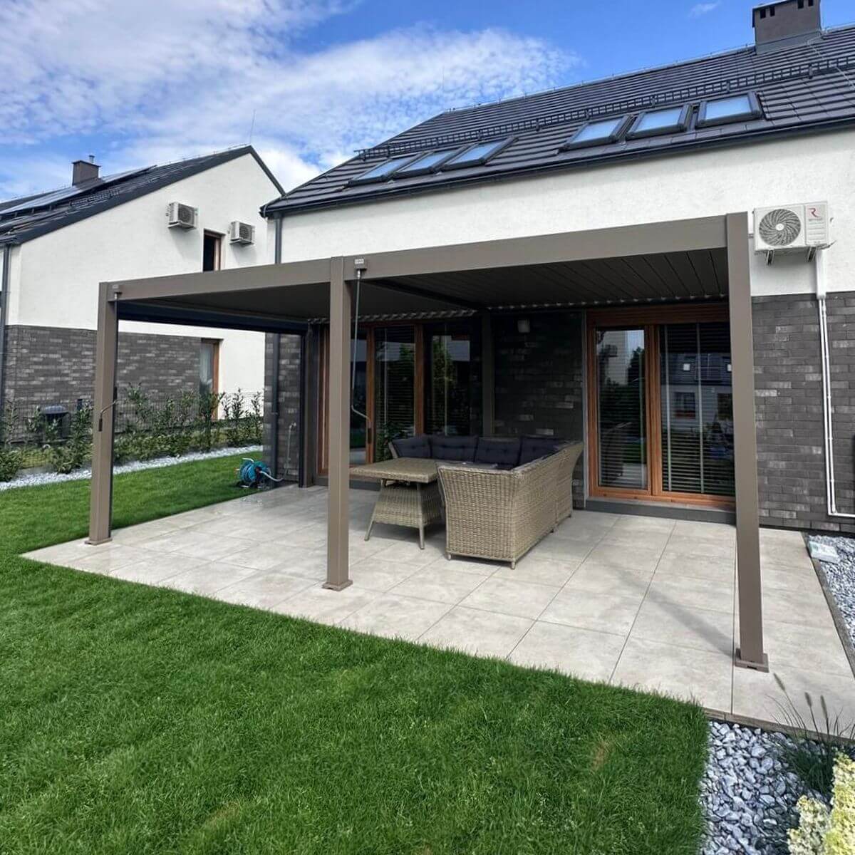 Hliníková pergola Gutroof ELEGANCE 3x6 m Taupe fotografie realizace 4