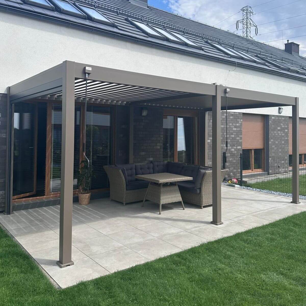 Hliníková pergola Gutroof ELEGANCE 3x6 m Taupe fotografie realizace 5