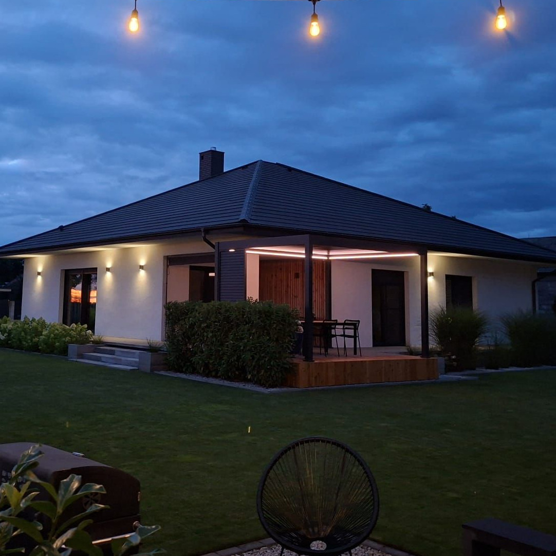 Hliníková pergola Gutroof ELEGANCE AUTOMATIC 3x4 m s LED fotografie realizace 2