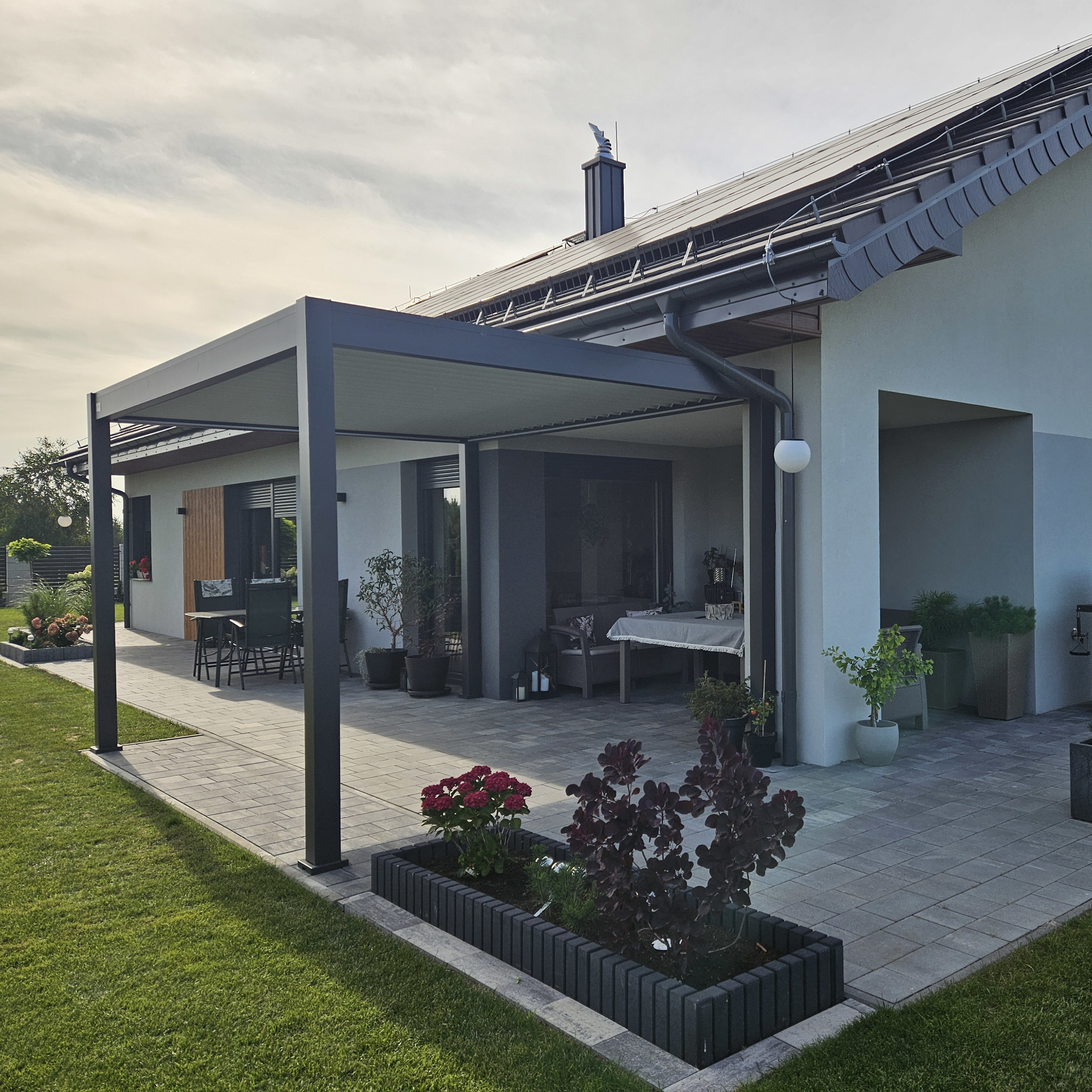 Hliníková pergola Gutroof ELEGANCE AUTOMATIC 3x4 m s LED fotografie realizace 3