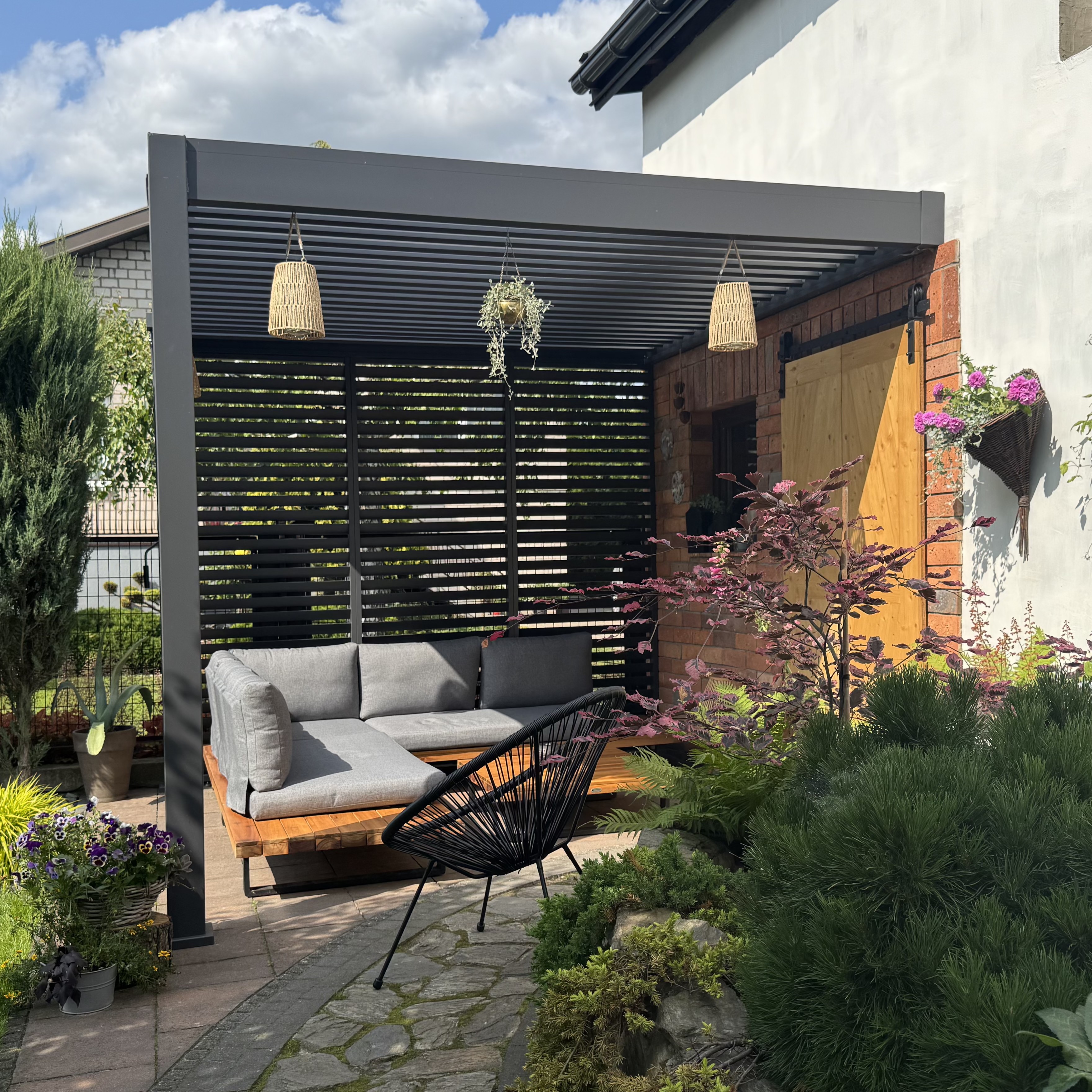 Hliníková pergola Gutroof ELEGANCE WALL 3x3 m antracit fotografie realizace 3