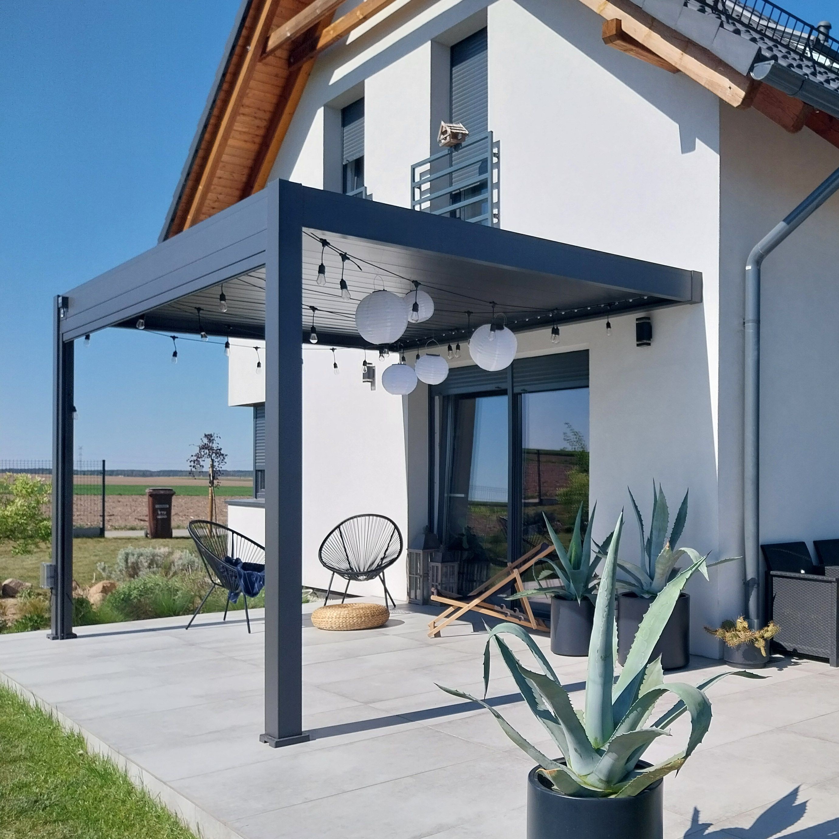 Hliníková pergola ke stěně Gutroof ELEGANCE WALL 3x4 m antracit fotografie realizace 1