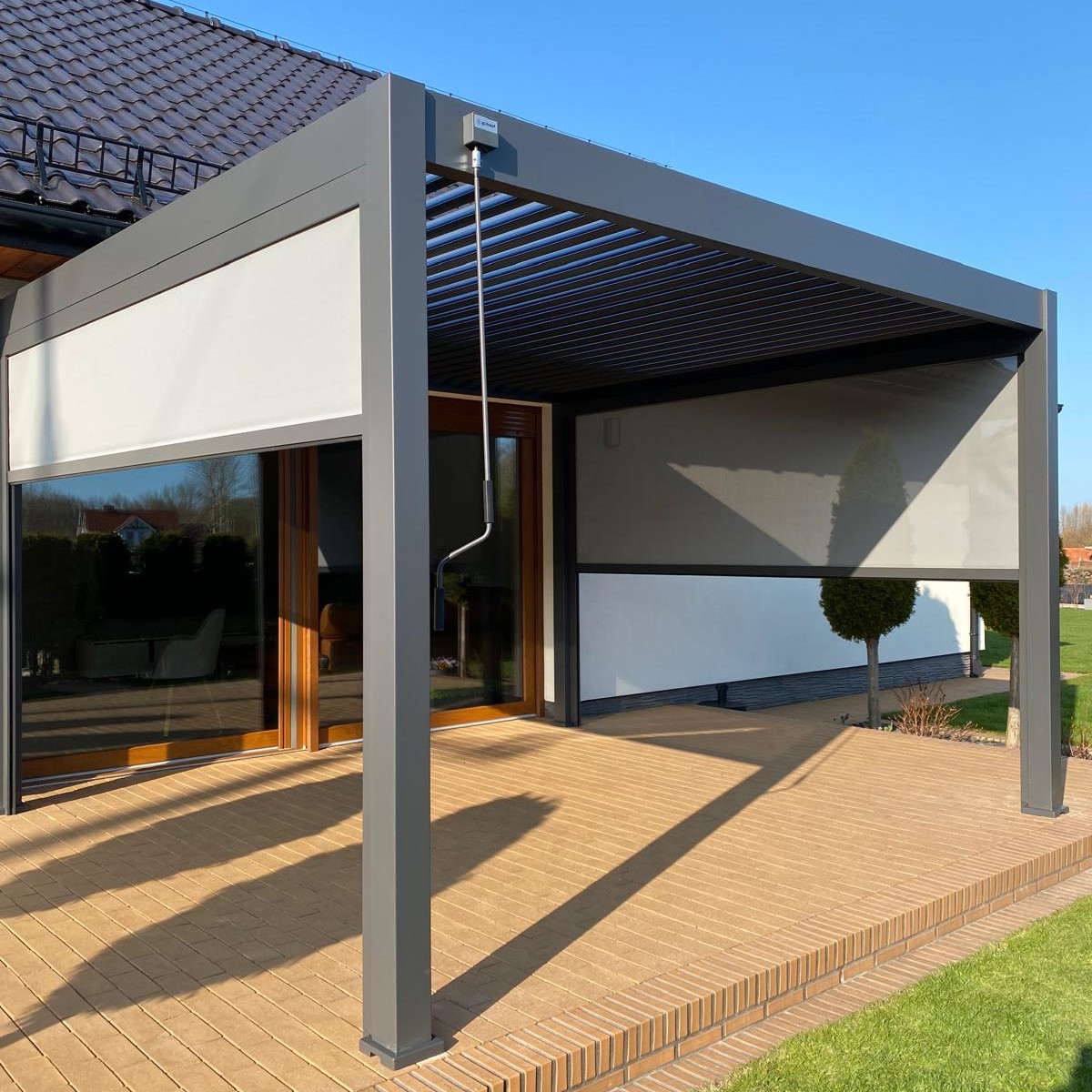 Hliníková pergola Gutroof DELUXE 3,6x4 m antracit fotografie realizace 1