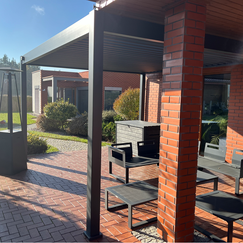 Hliníková pergola Gutroof DELUXE 3,6x4 m antracit fotografie realizace 2