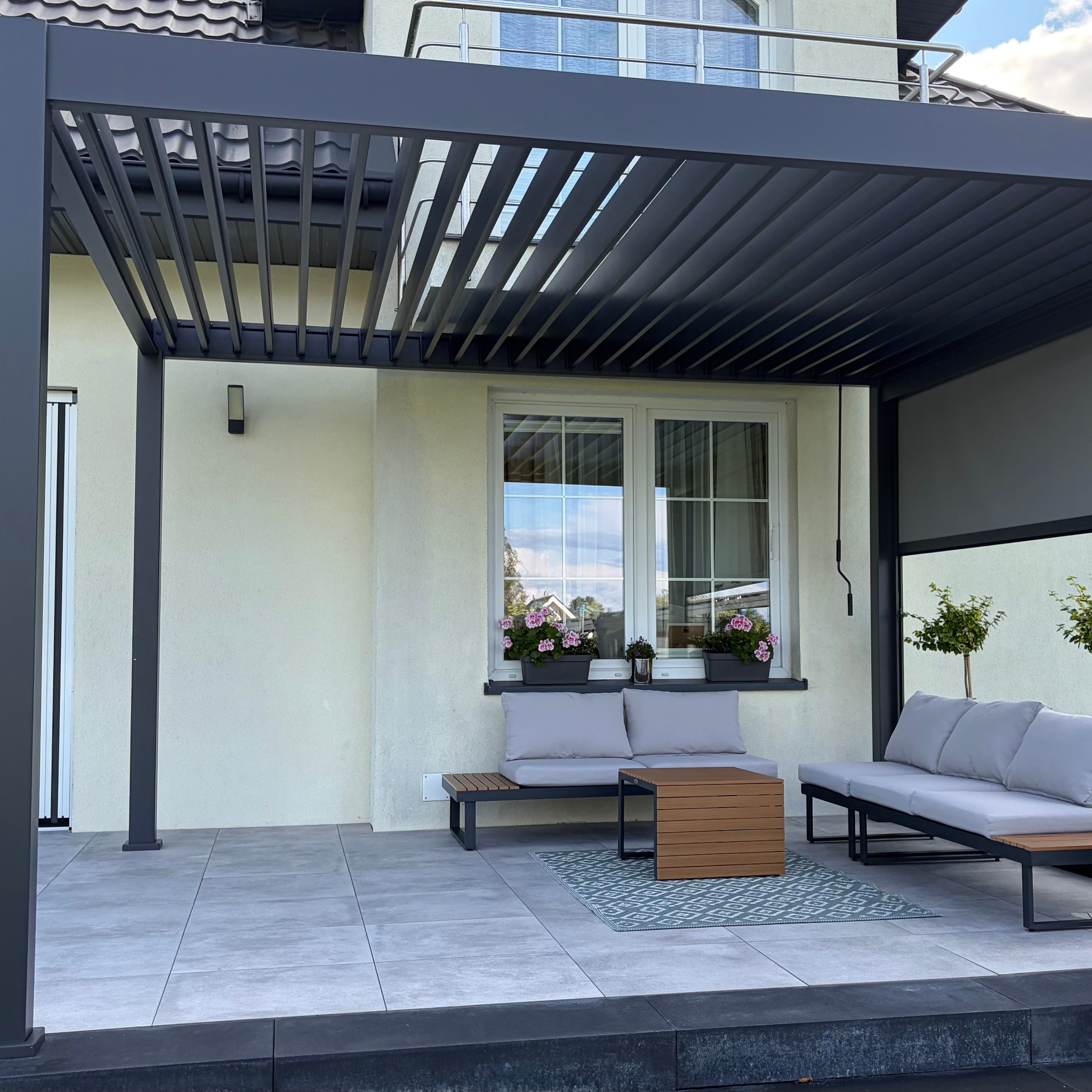 Hliníková pergola Gutroof DELUXE 3,6x4 m antracit fotografie realizace 9