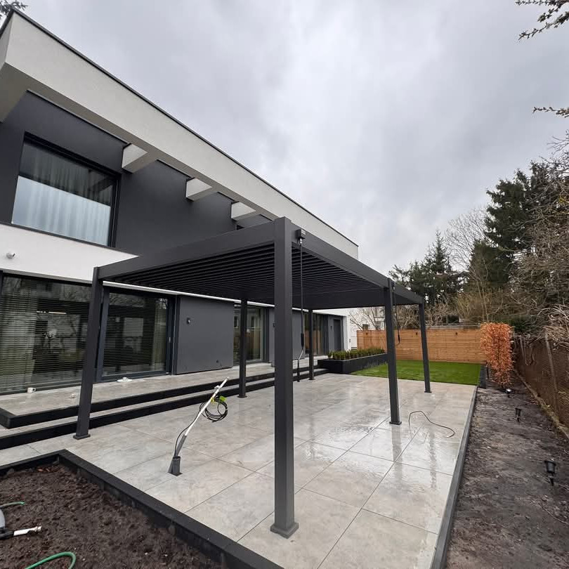 Hliníková pergola Gutroof DELUXE 3,6x7,2 m antracit fotografie realizace 2