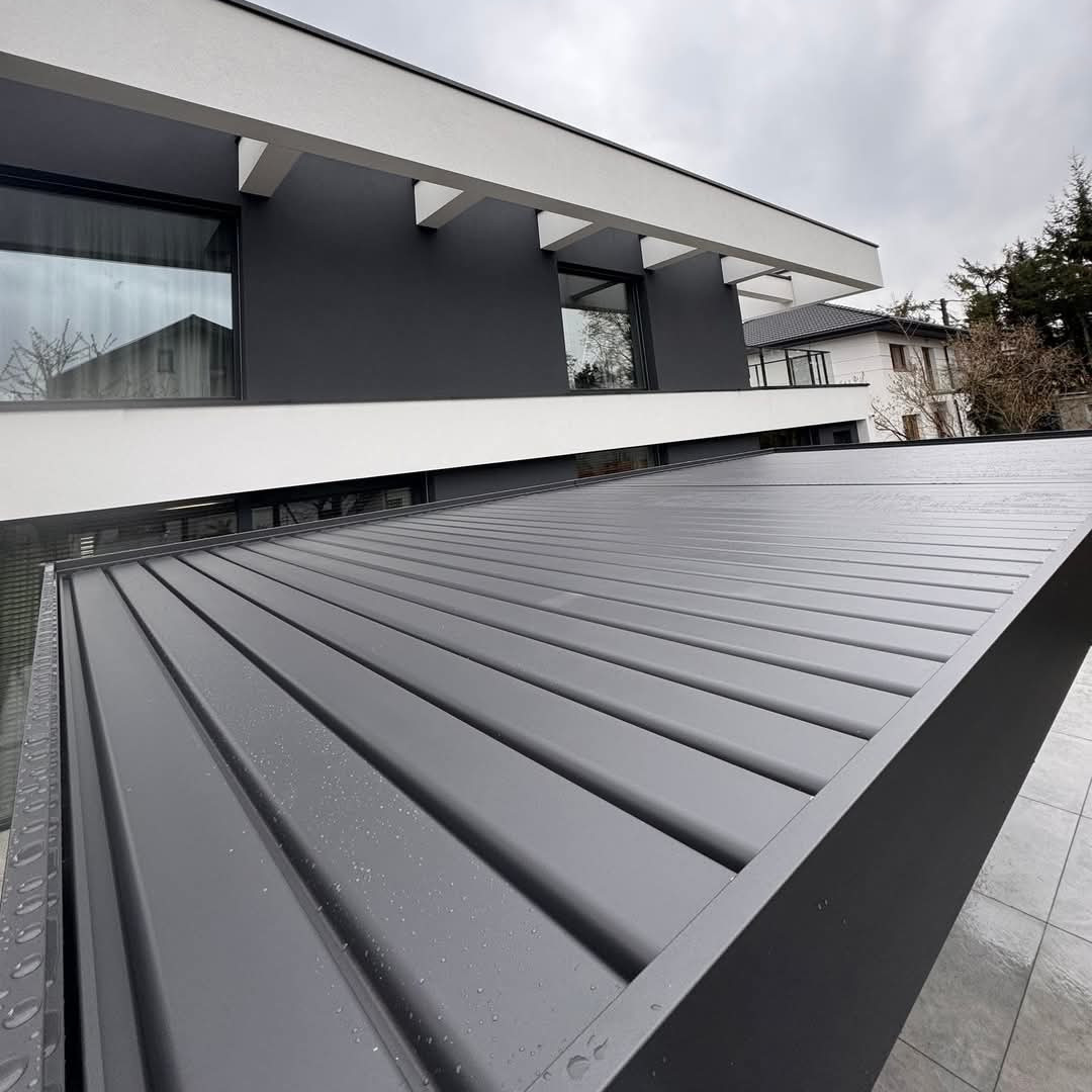 Hliníková pergola Gutroof DELUXE 3,6x7,2 m antracit fotografie realizace 4