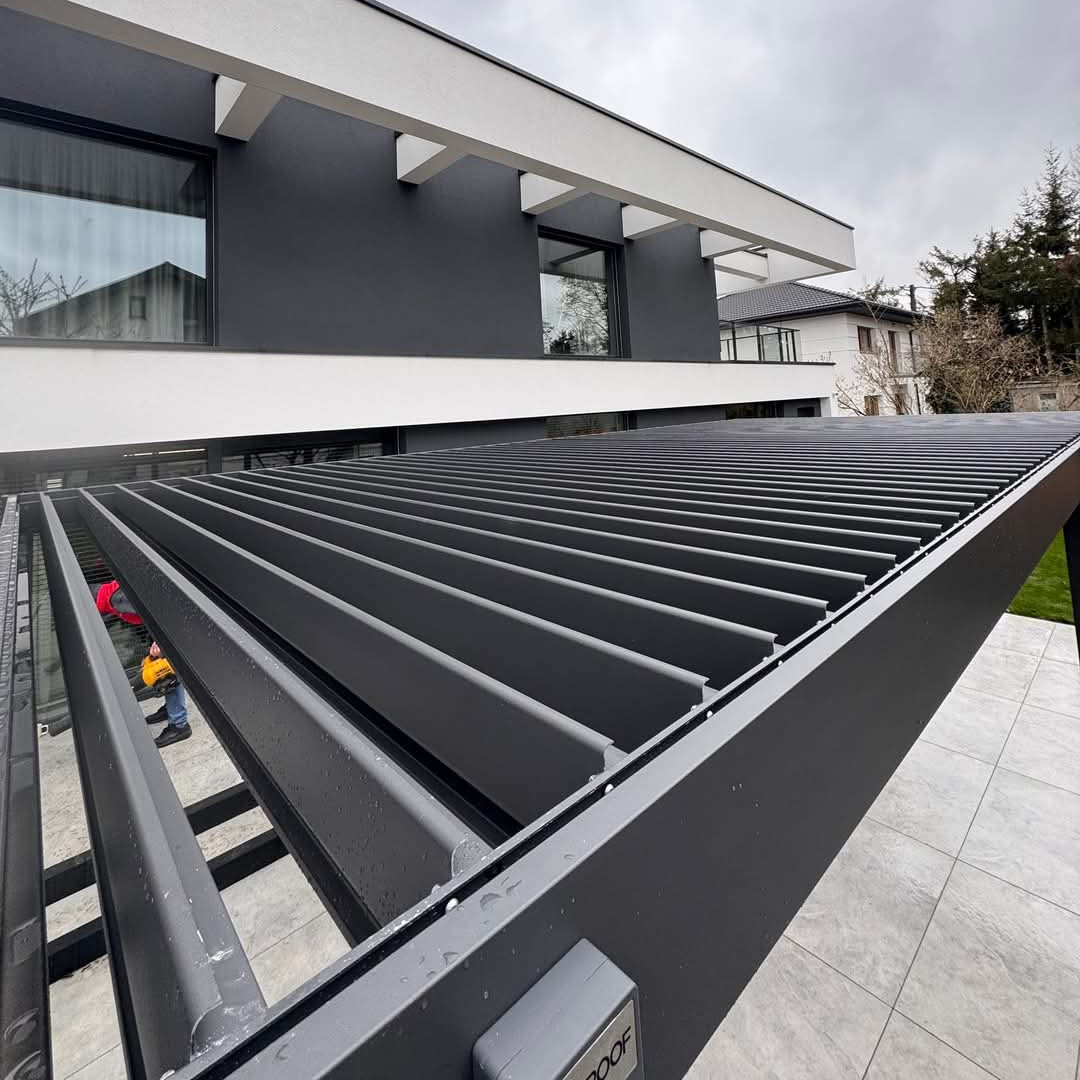 Hliníková pergola Gutroof DELUXE 3,6x7,2 m antracit fotografie realizace 5
