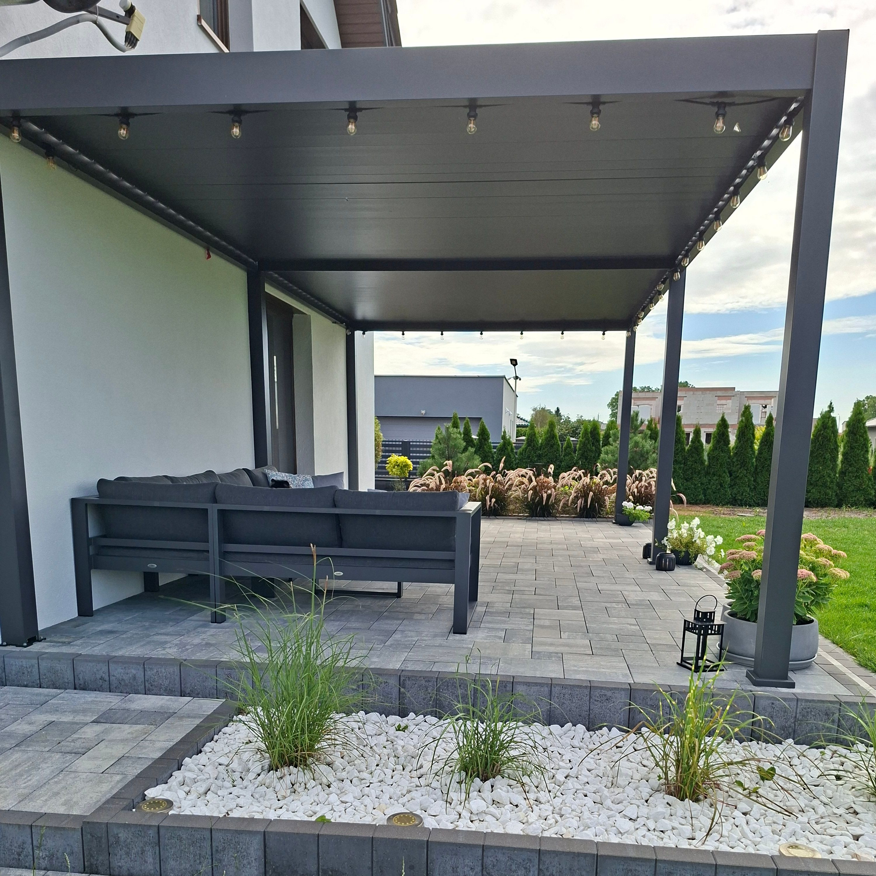 Hliníková pergola Gutroof DELUXE 3,6x7,2 m antracit fotografie realizace 6