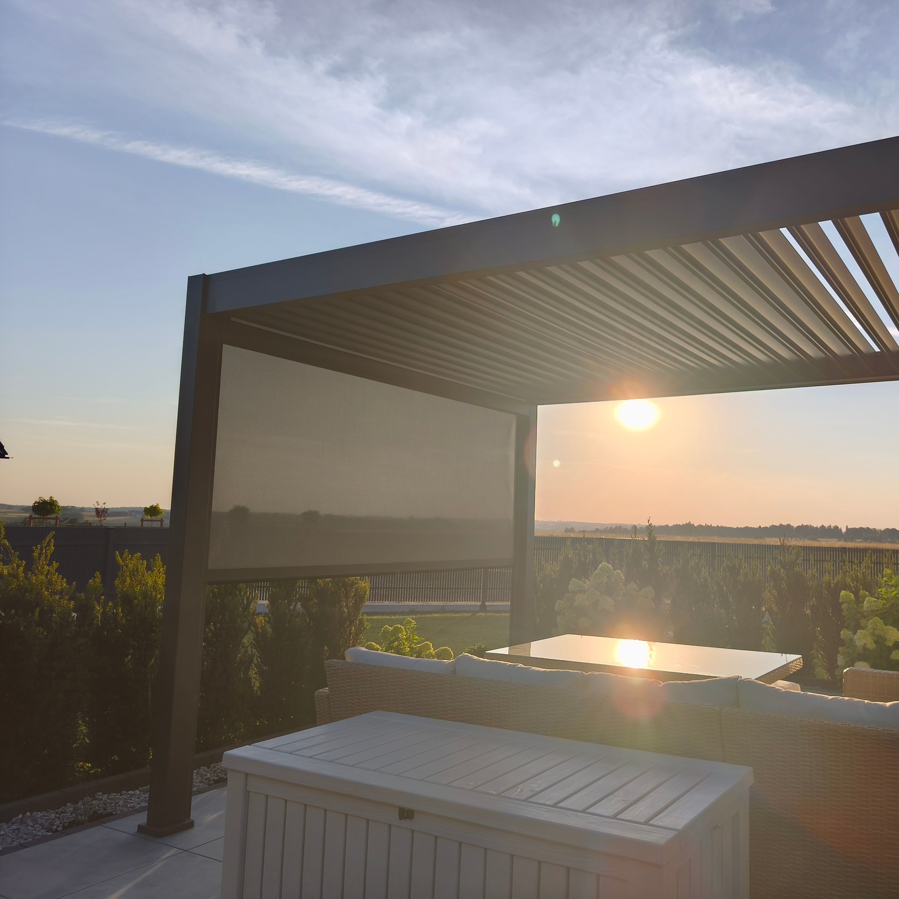 Roleta Gutroof pro pergoly ELEGANCE/DELUXE/FUSION 3m antracit fotografie realizace 9