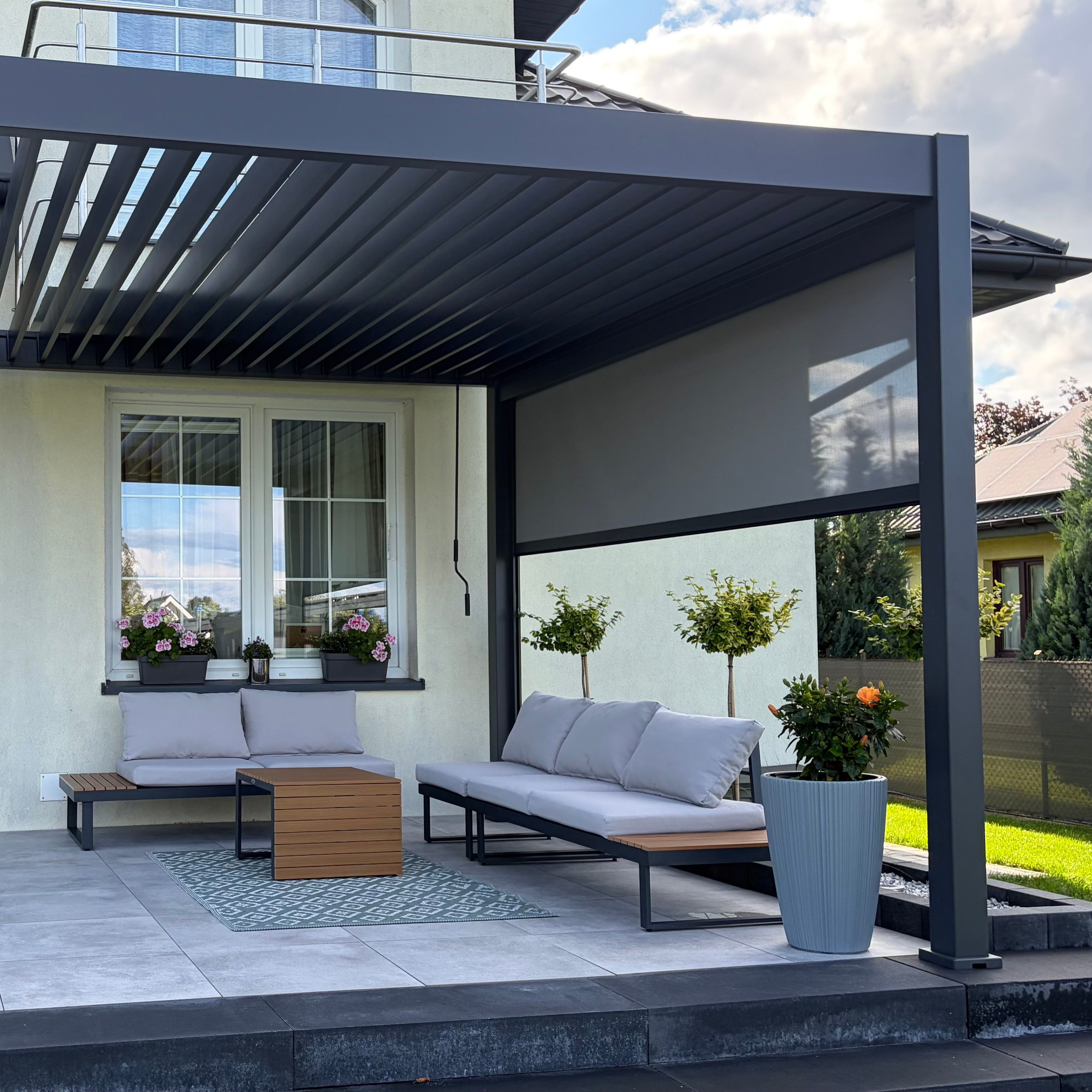 Roleta pro pergoly Gutroof 3,6 m antracit fotografie realizace 3