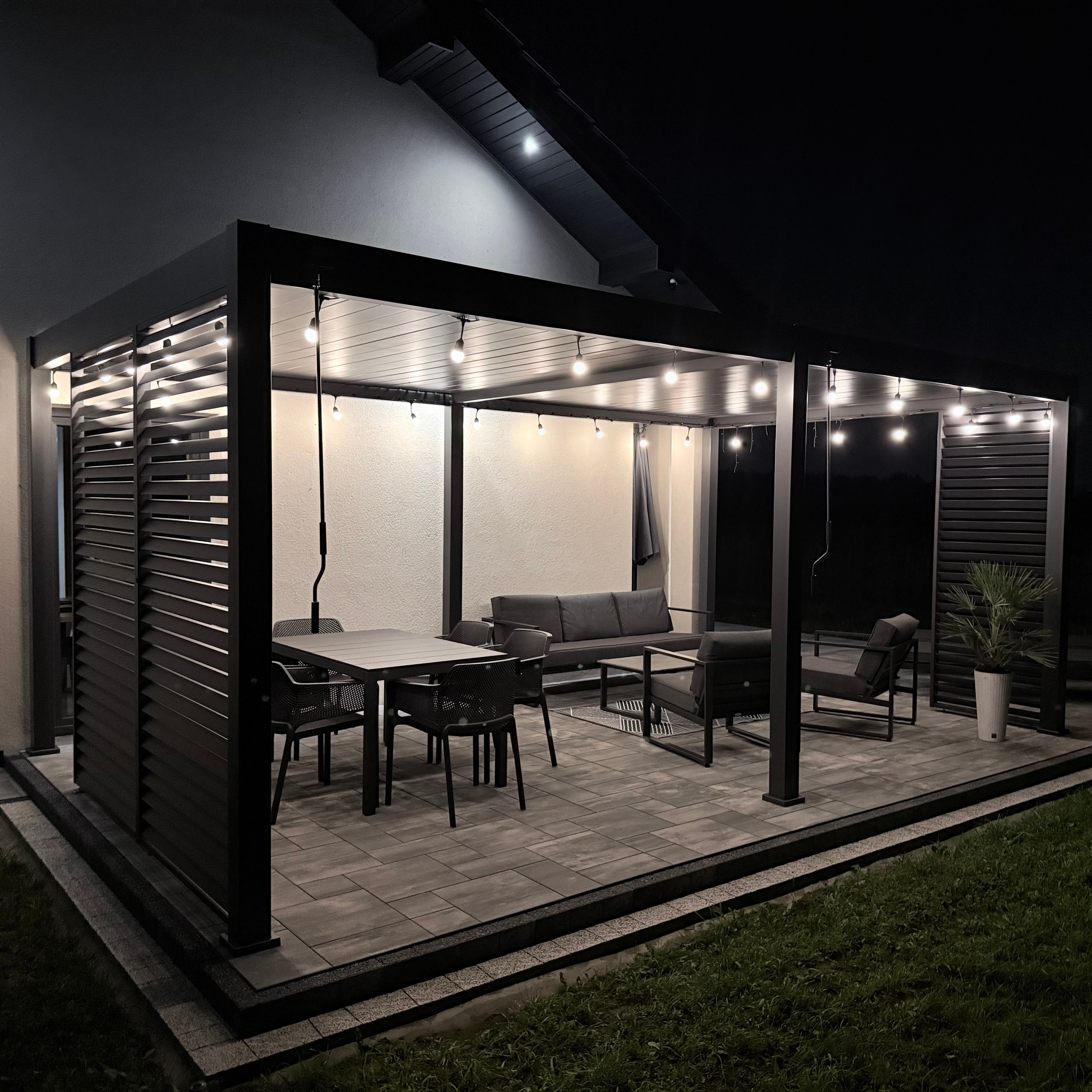 Žaluziová stěna Gutroof 1 m pro pergoly – antracit fotografie realizace 4