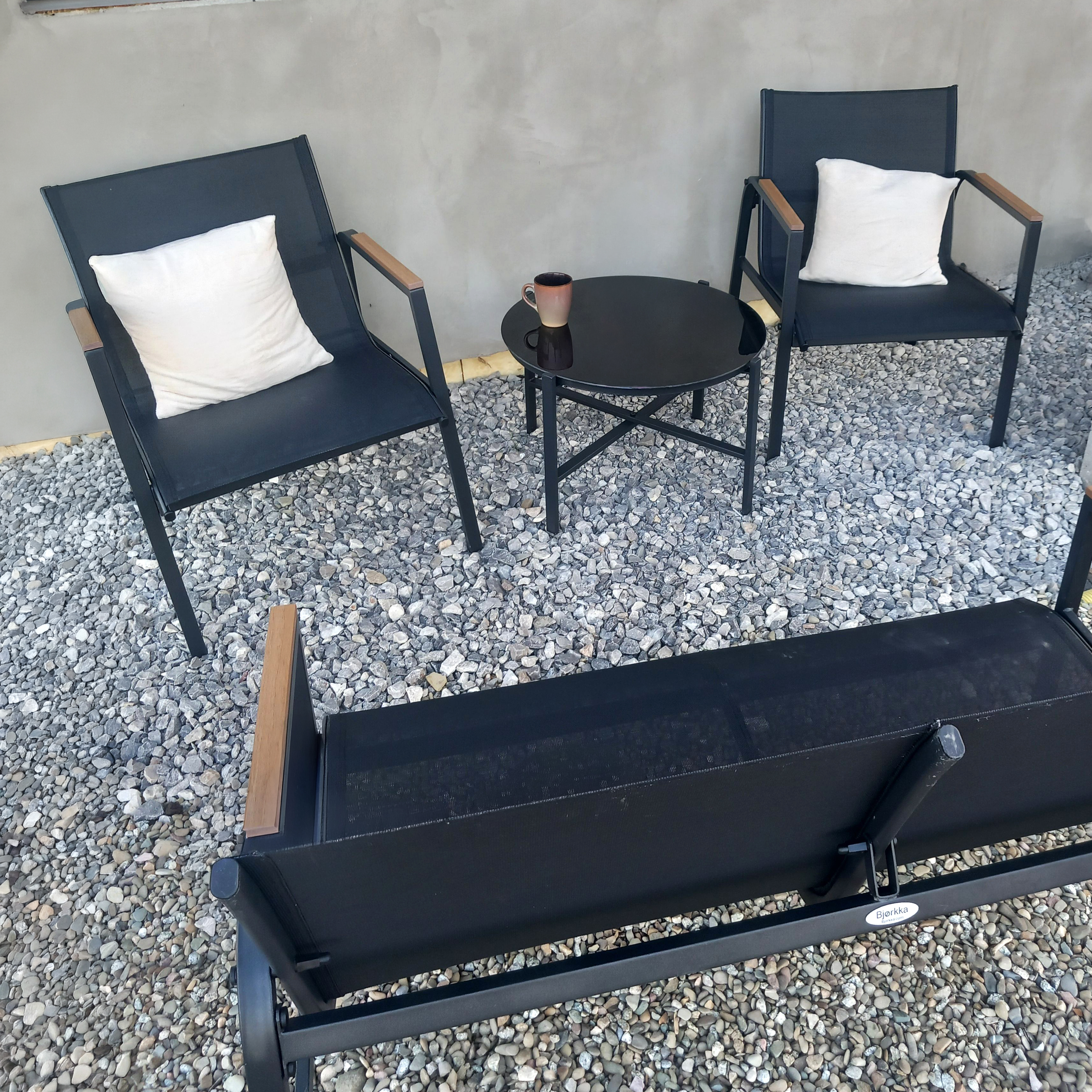 Kovová zahradní sestava Bjørkka MANGO CAFFE Black fotografie realizace 2