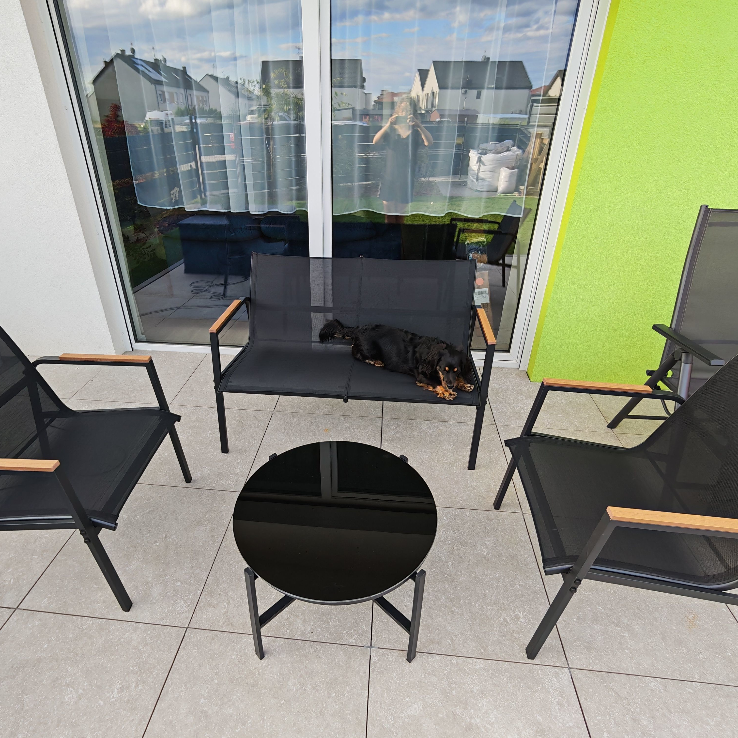 Kovová zahradní sestava Bjørkka MANGO CAFFE Black fotografie realizace 6