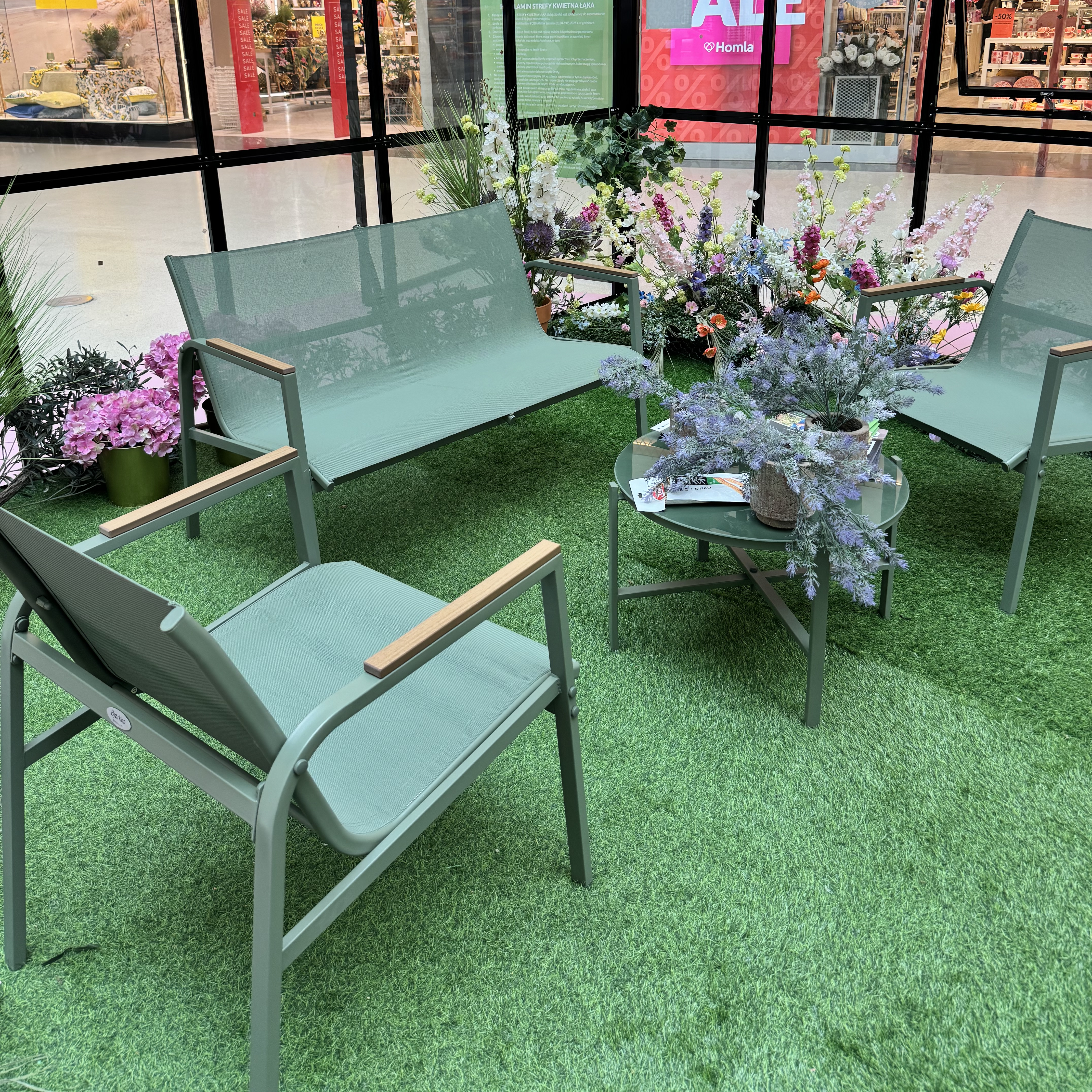 Zahradní kovová sestava Bjørkka MANGO CAFFE Green fotografie realizace 1