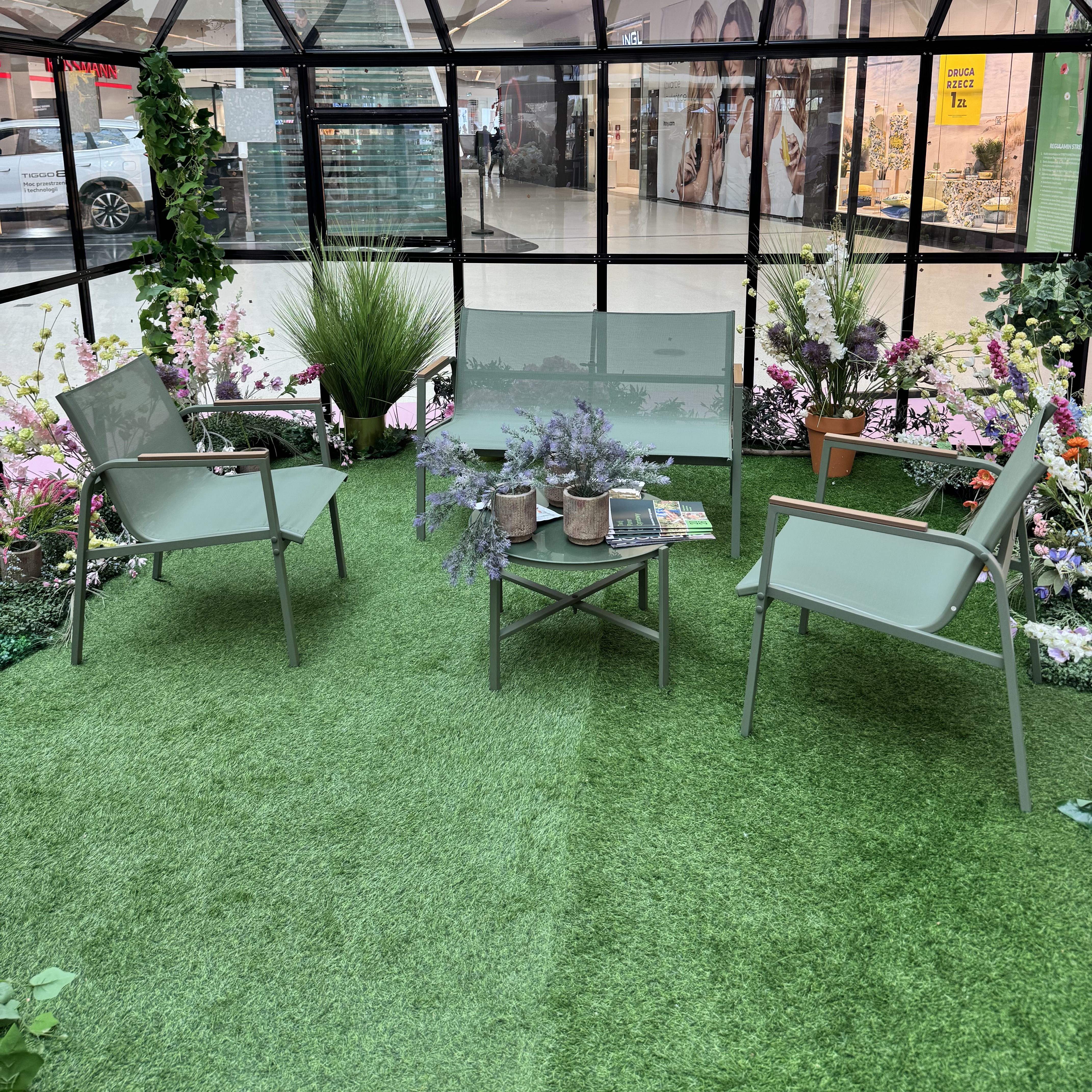 Zahradní kovová sestava Bjørkka MANGO CAFFE Green fotografie realizace 3