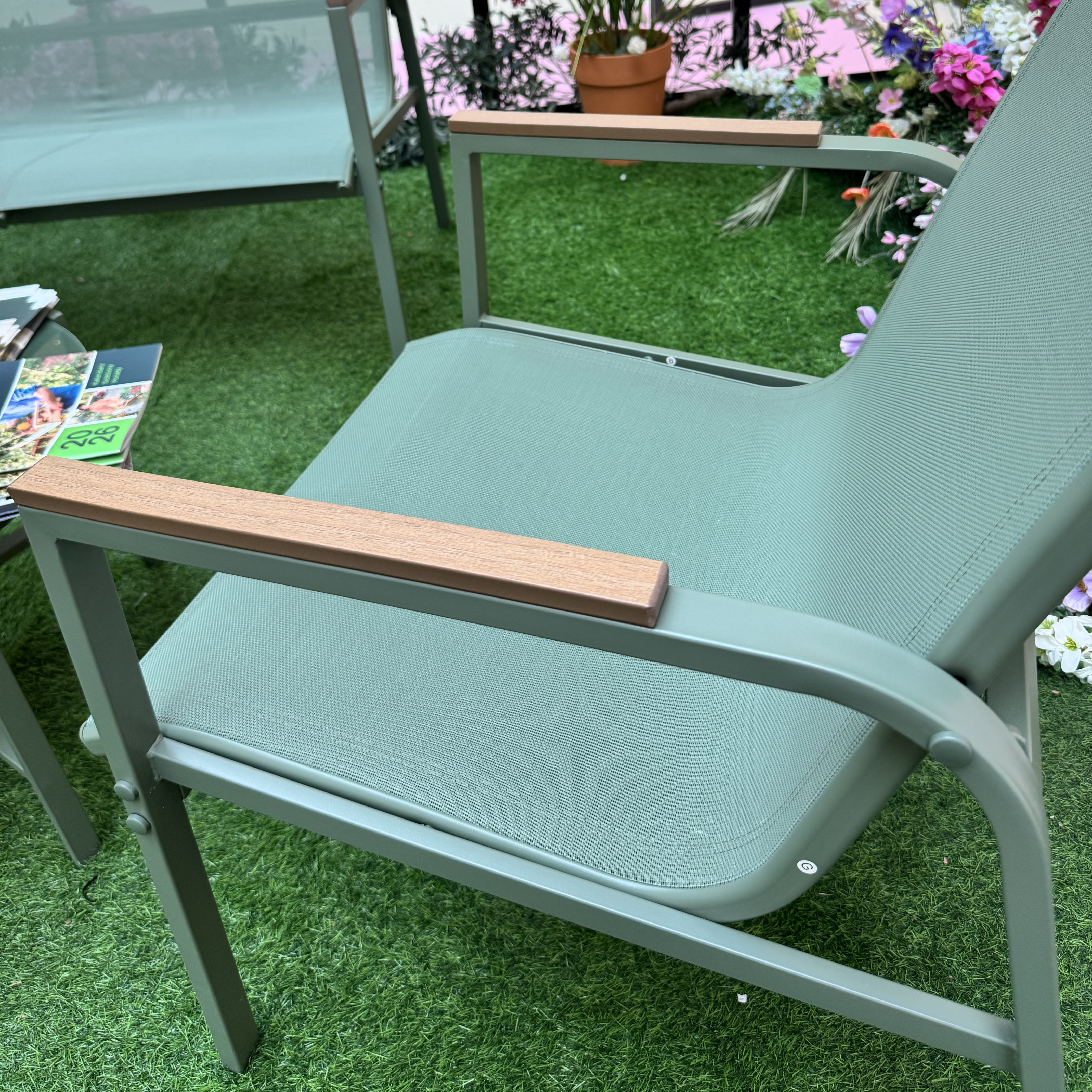 Zahradní kovová sestava Bjørkka MANGO CAFFE Green fotografie realizace 4