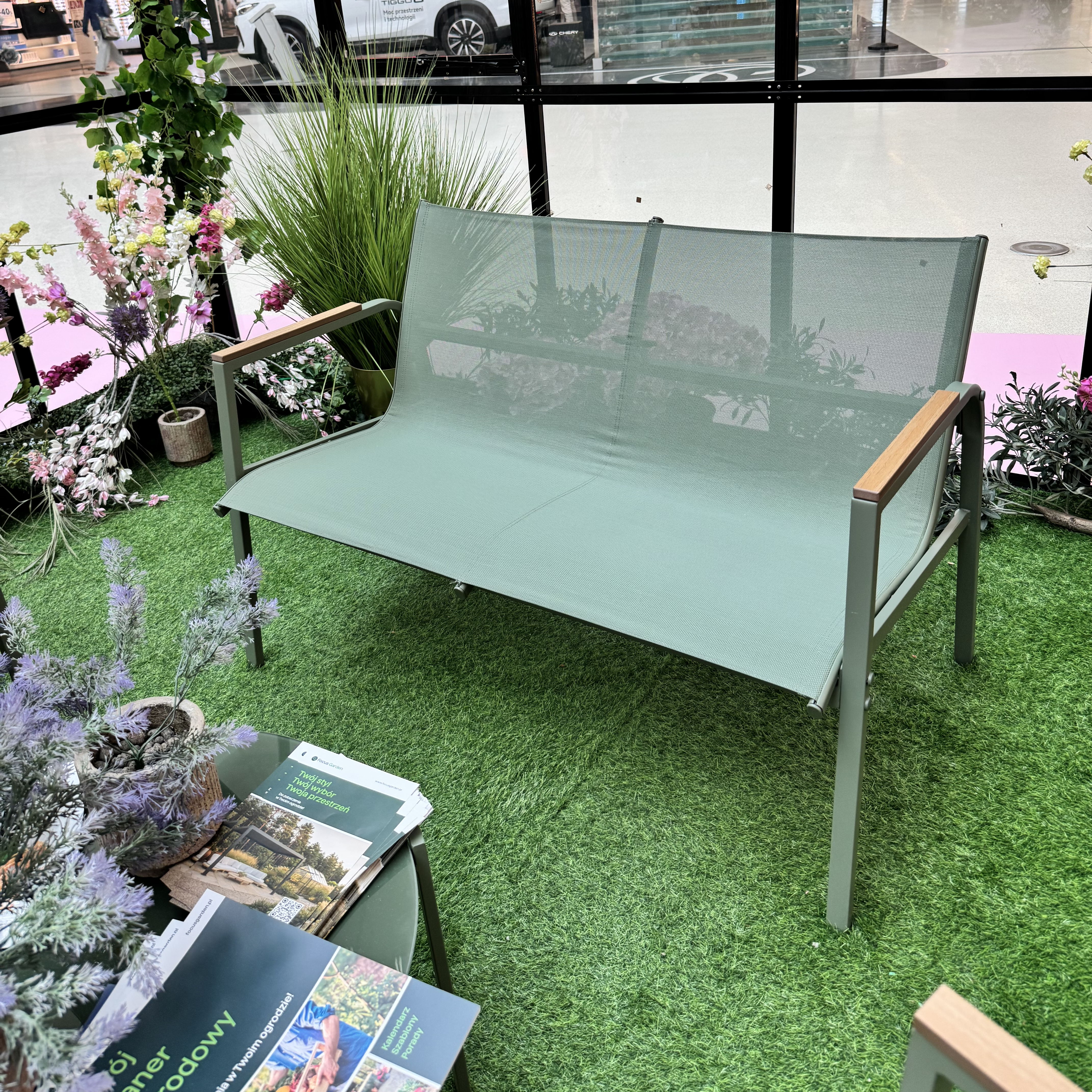 Zahradní kovová sestava Bjørkka MANGO CAFFE Green fotografie realizace 6
