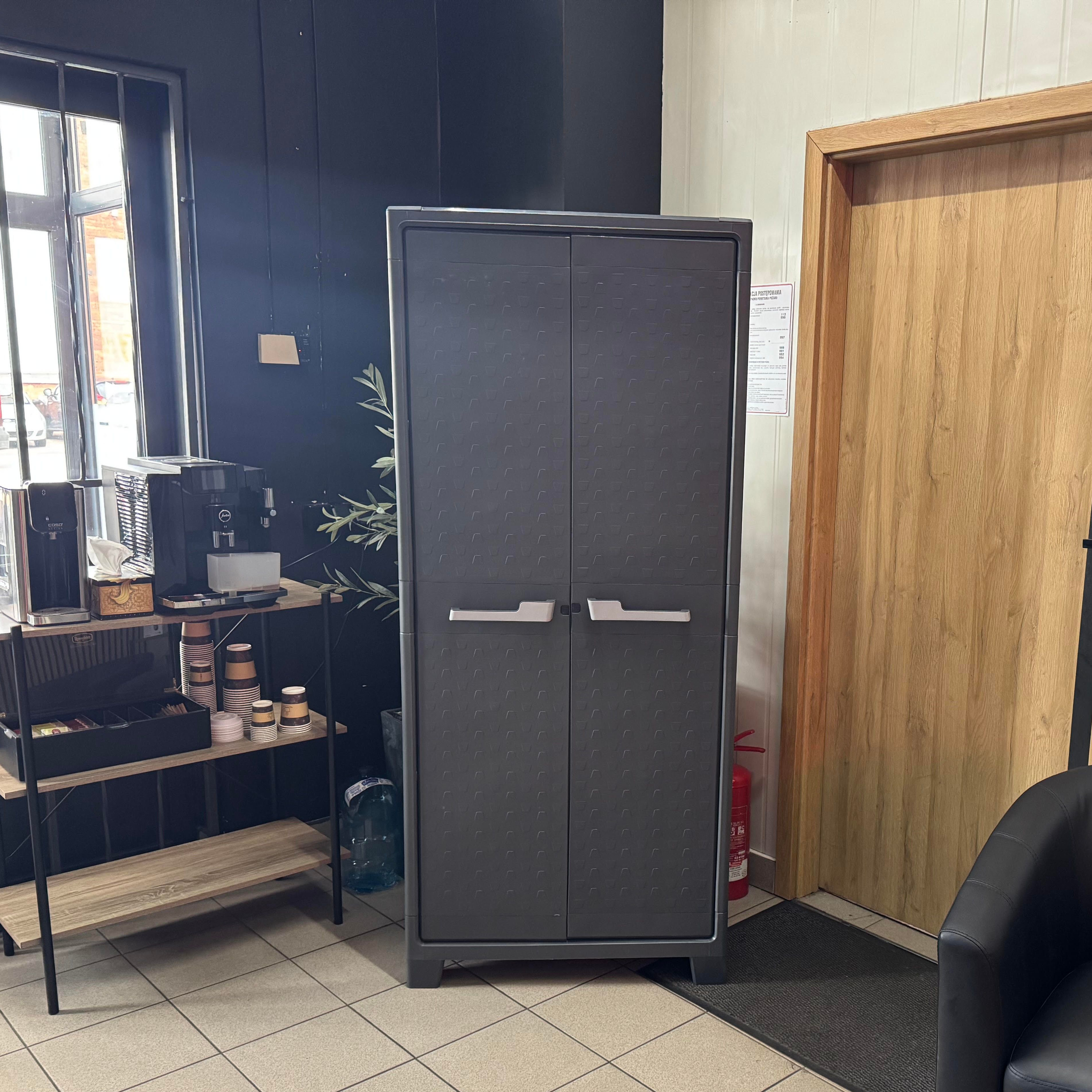 Plastová zahradní skříň Keter Moby High Cabinet fotografie realizace 1