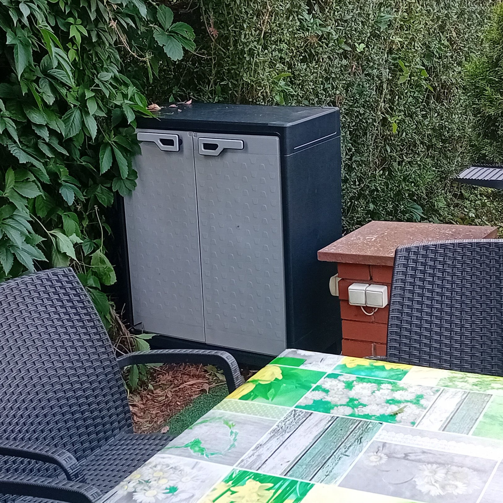 Plastová skříňka Keter Titan Low Cabinet fotografie realizace 2