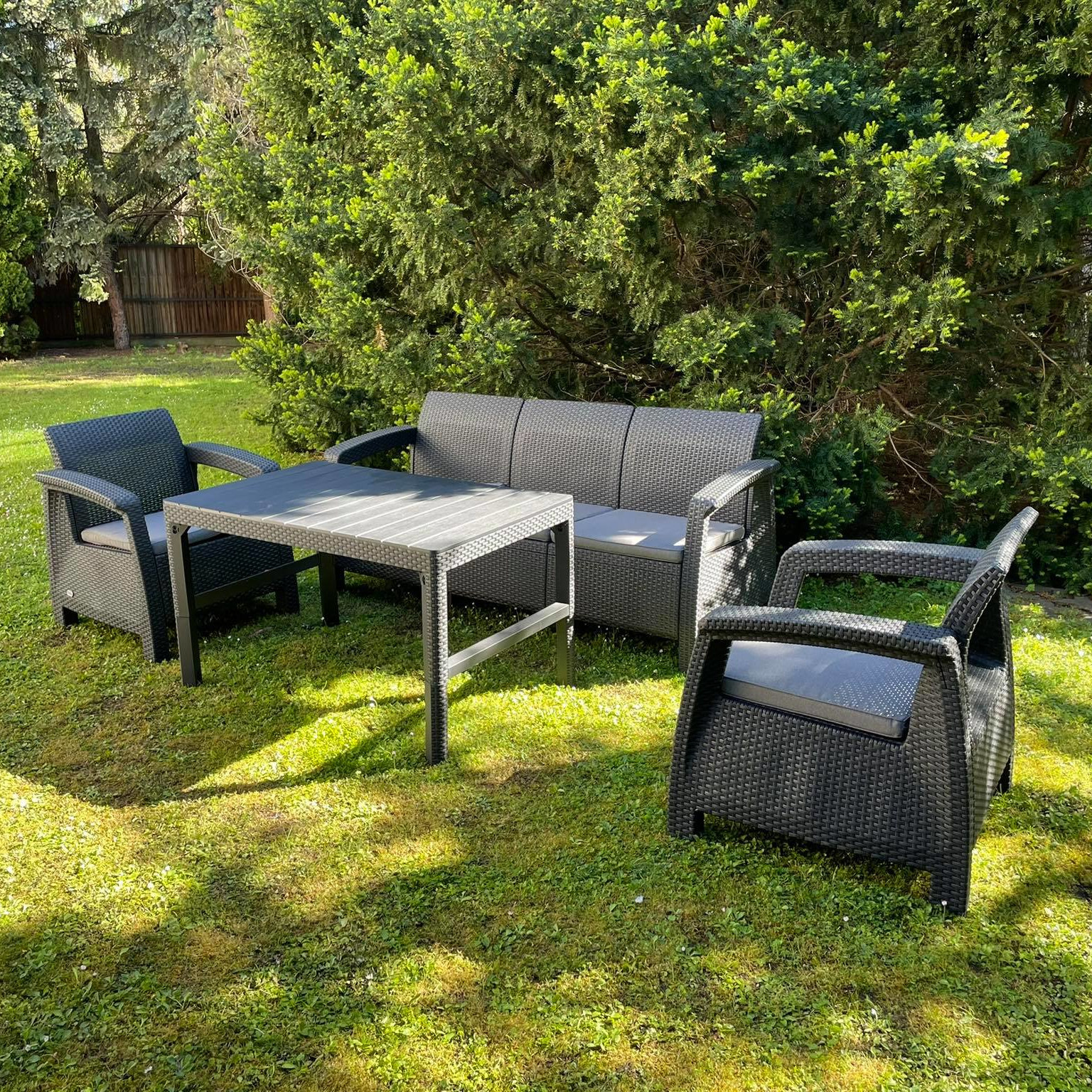 Zahradní set Keter CORFU MAX 3 grafit fotografie realizace 1
