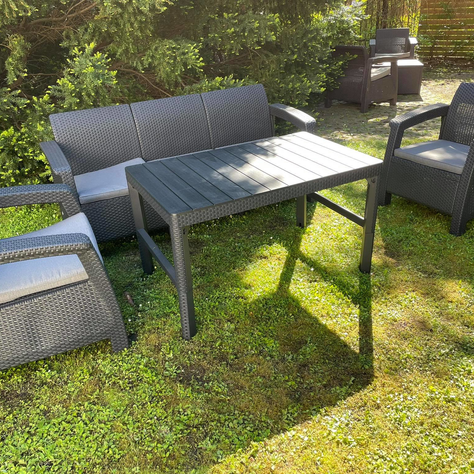 Zahradní set Keter CORFU MAX 3 grafit fotografie realizace 2